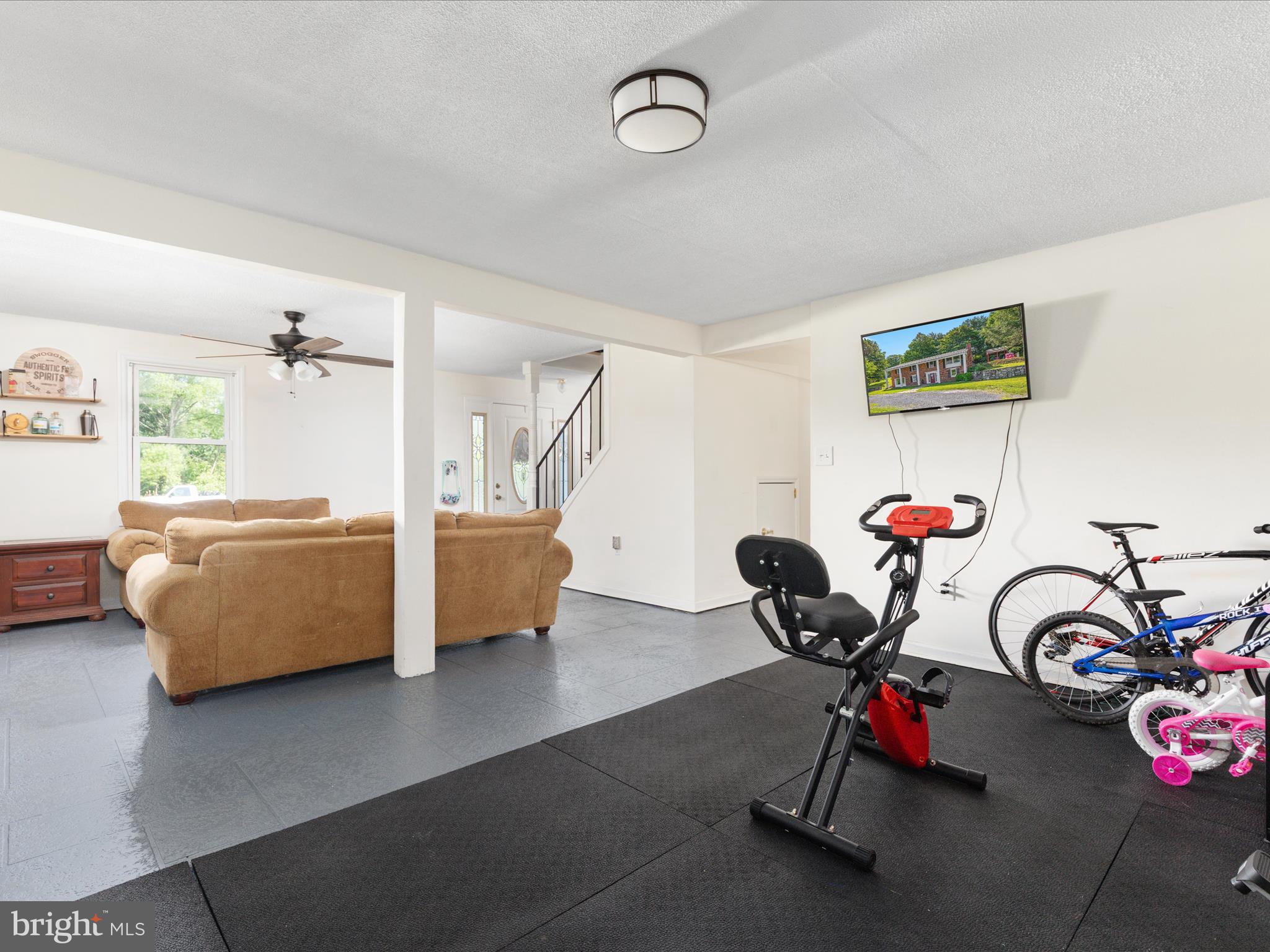 LAKESIDE ESTATES - Residential