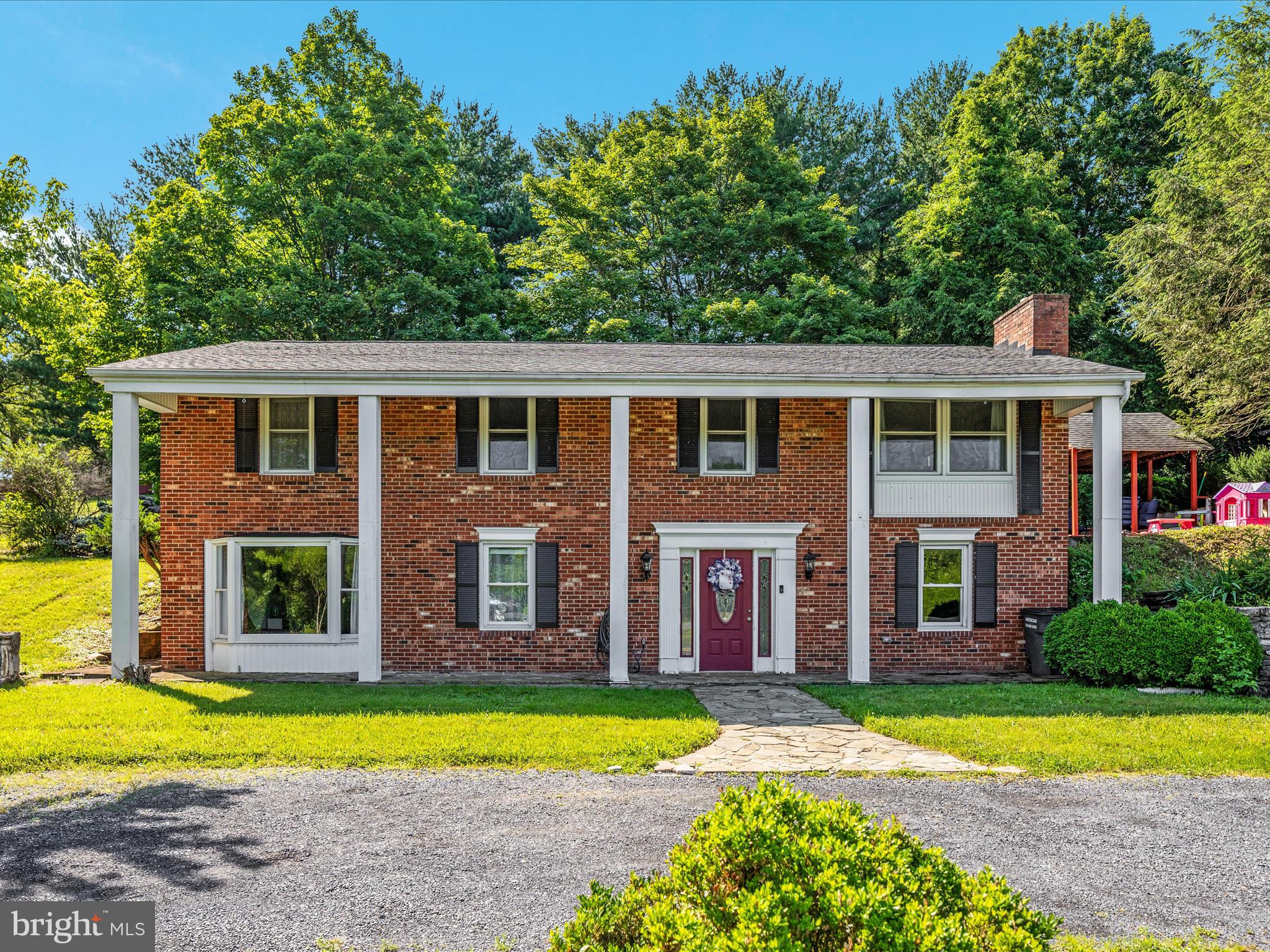 106 LAKESIDE DRIVE