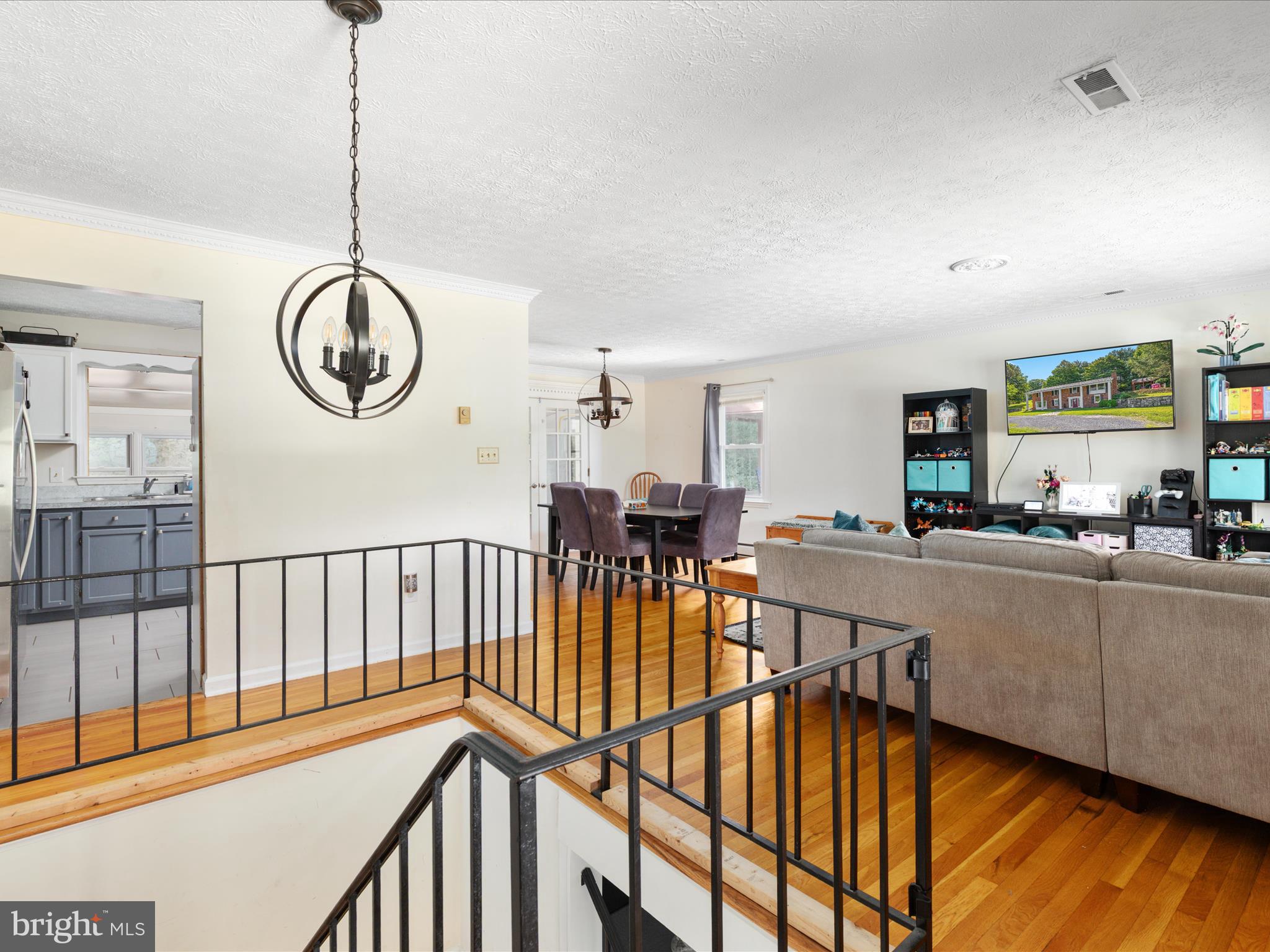 LAKESIDE ESTATES - Residential