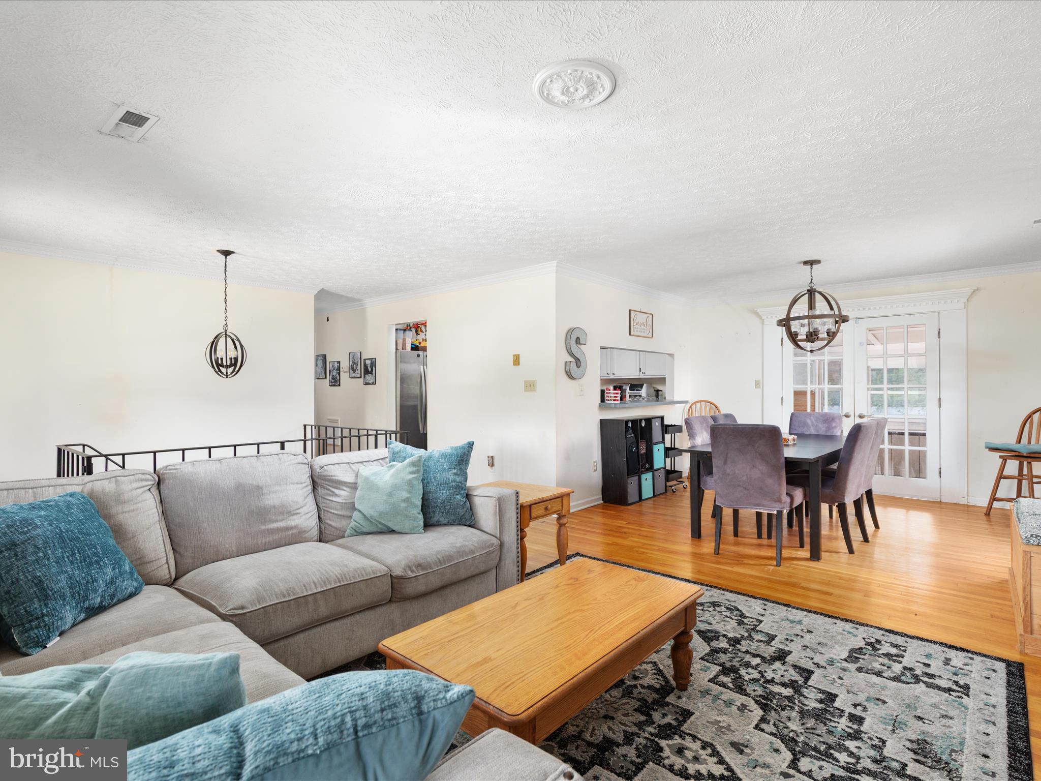 LAKESIDE ESTATES - Residential