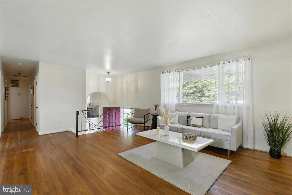 Upper Marlboro, Maryland 20772, United States, 4 Bedrooms Bedrooms, ,3 BathroomsBathrooms,Residential,Contingent,180201