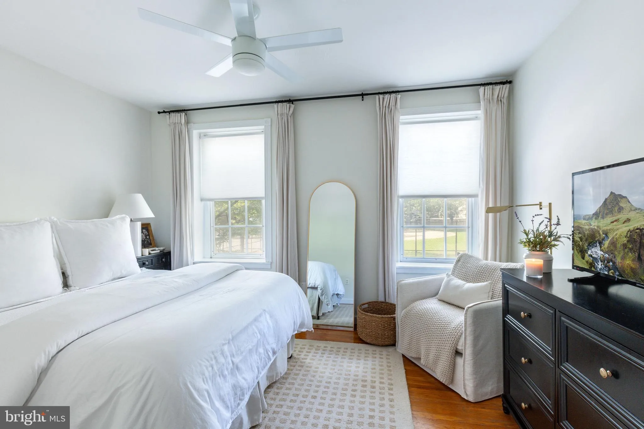 Philadelphia, Pennsylvania 19147, United States, 3 Bedrooms Bedrooms, ,3 BathroomsBathrooms,Residential,Pending,116631