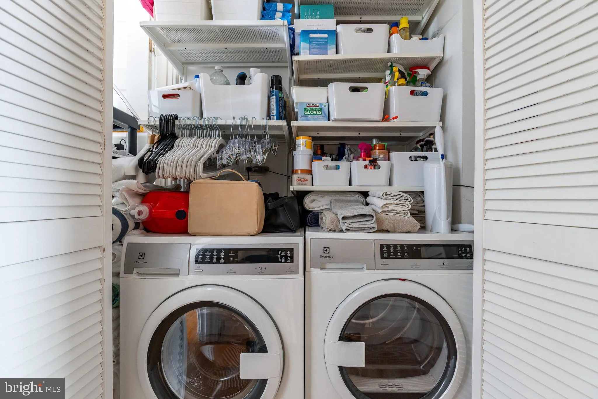 Philadelphia, Pennsylvania 19147, United States, 3 Bedrooms Bedrooms, ,3 BathroomsBathrooms,Residential,Pending,116631