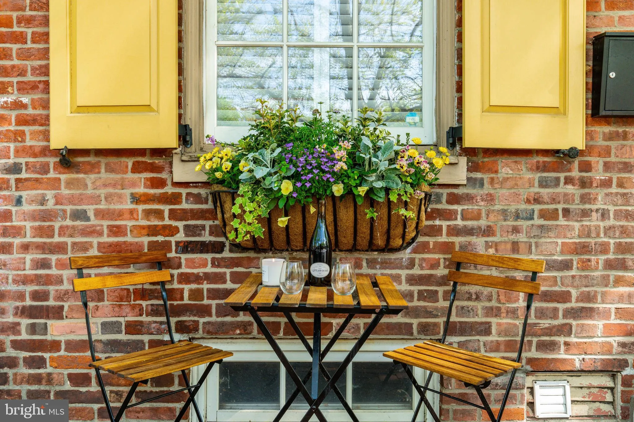 Philadelphia, Pennsylvania 19147, United States, 3 Bedrooms Bedrooms, ,3 BathroomsBathrooms,Residential,Pending,116631