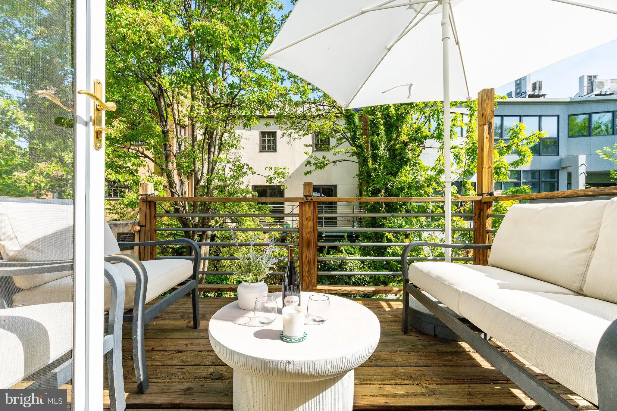 Philadelphia, Pennsylvania 19147, United States, 3 Bedrooms Bedrooms, ,3 BathroomsBathrooms,Residential,Pending,116631