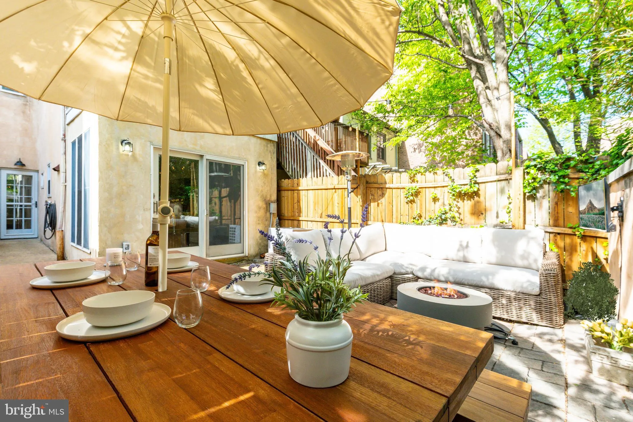 Philadelphia, Pennsylvania 19147, United States, 3 Bedrooms Bedrooms, ,3 BathroomsBathrooms,Residential,Pending,116631