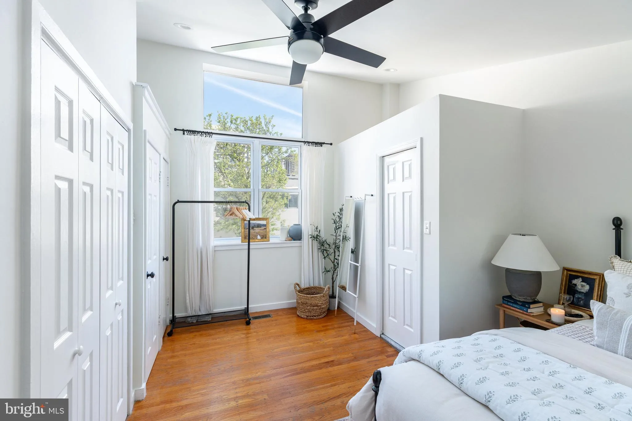 Philadelphia, Pennsylvania 19147, United States, 3 Bedrooms Bedrooms, ,3 BathroomsBathrooms,Residential,Pending,116631