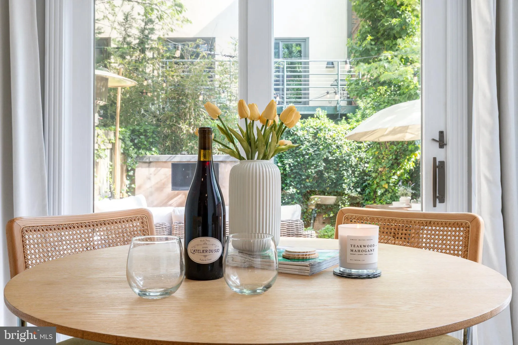 Philadelphia, Pennsylvania 19147, United States, 3 Bedrooms Bedrooms, ,3 BathroomsBathrooms,Residential,Pending,116631