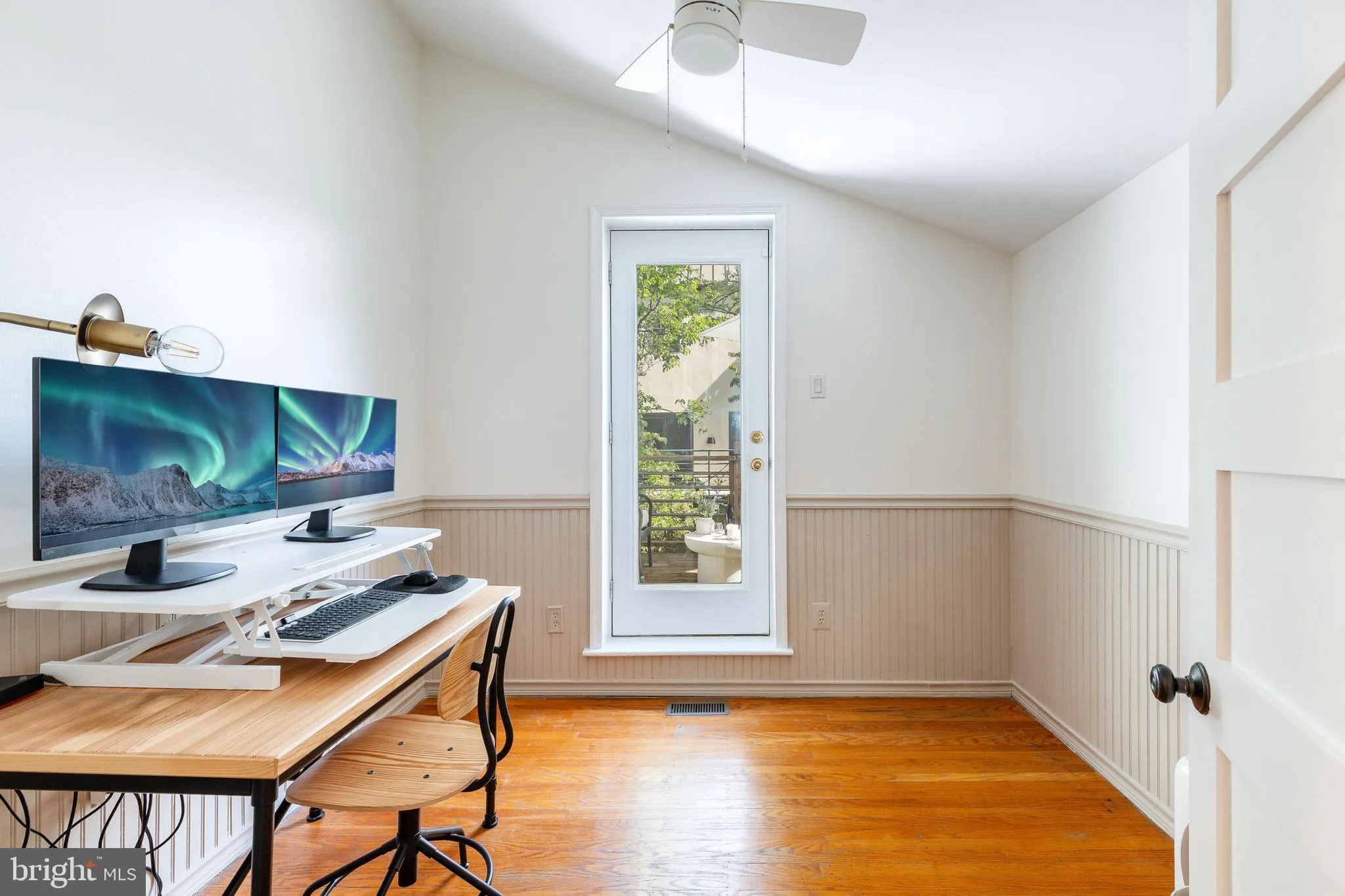 Philadelphia, Pennsylvania 19147, United States, 3 Bedrooms Bedrooms, ,3 BathroomsBathrooms,Residential,Pending,116631