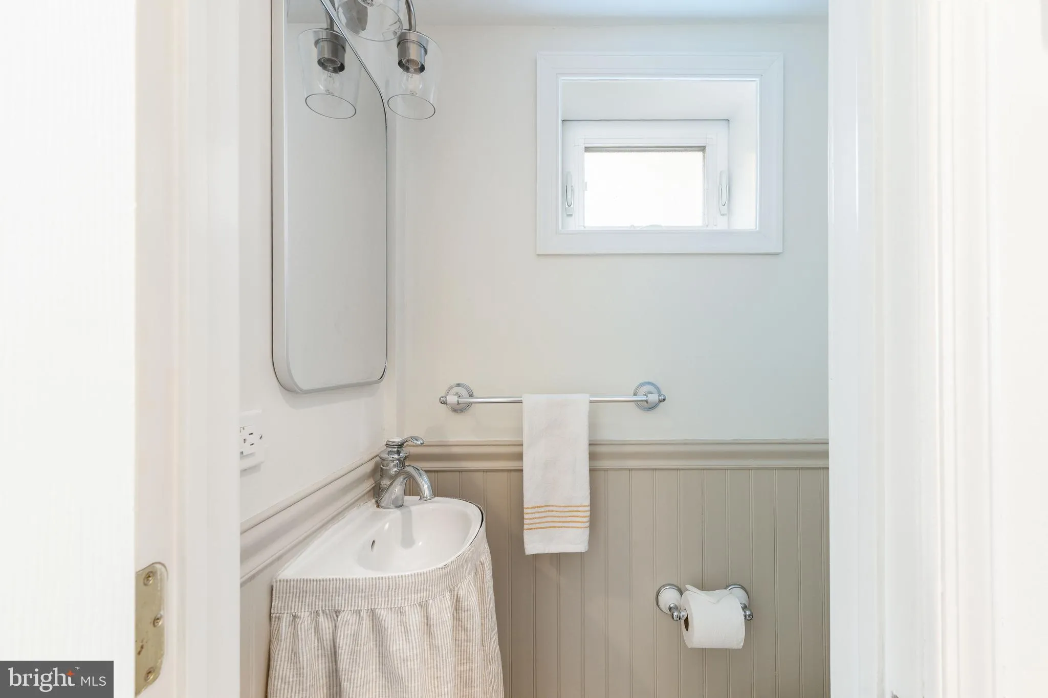 Philadelphia, Pennsylvania 19147, United States, 3 Bedrooms Bedrooms, ,3 BathroomsBathrooms,Residential,Pending,116631