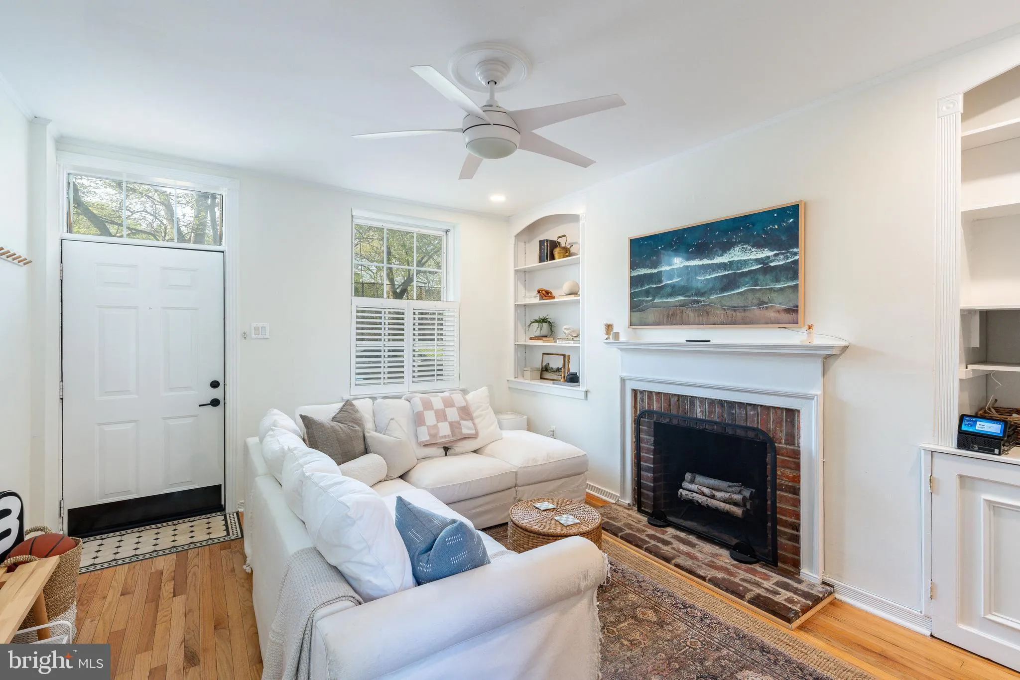 Philadelphia, Pennsylvania 19147, United States, 3 Bedrooms Bedrooms, ,3 BathroomsBathrooms,Residential,Pending,116631