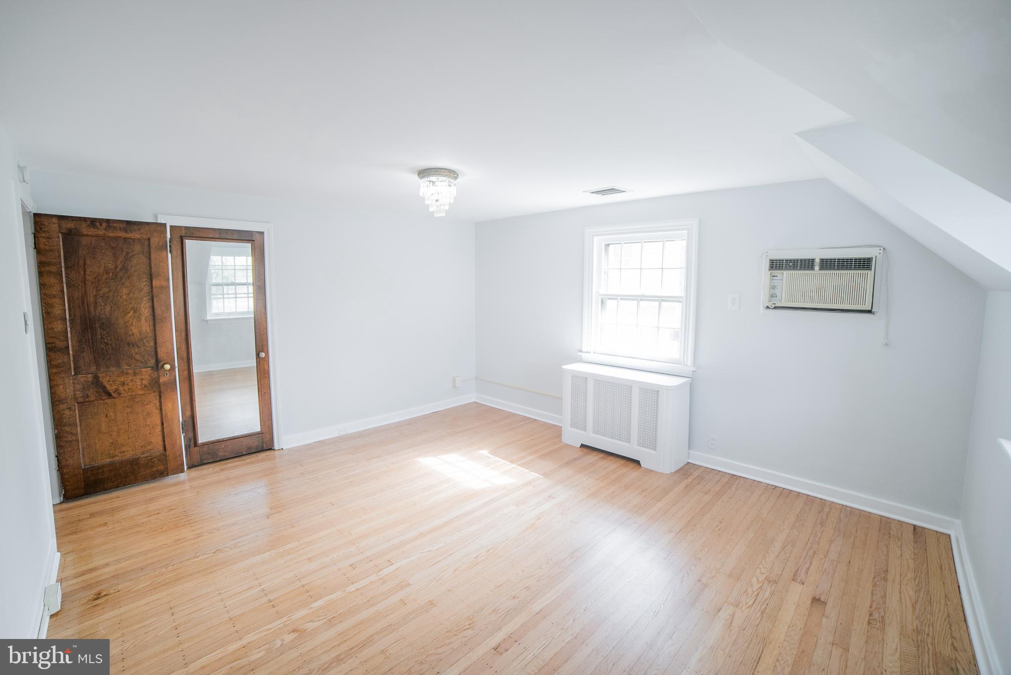 WYNNEWOOD PARK - Residential