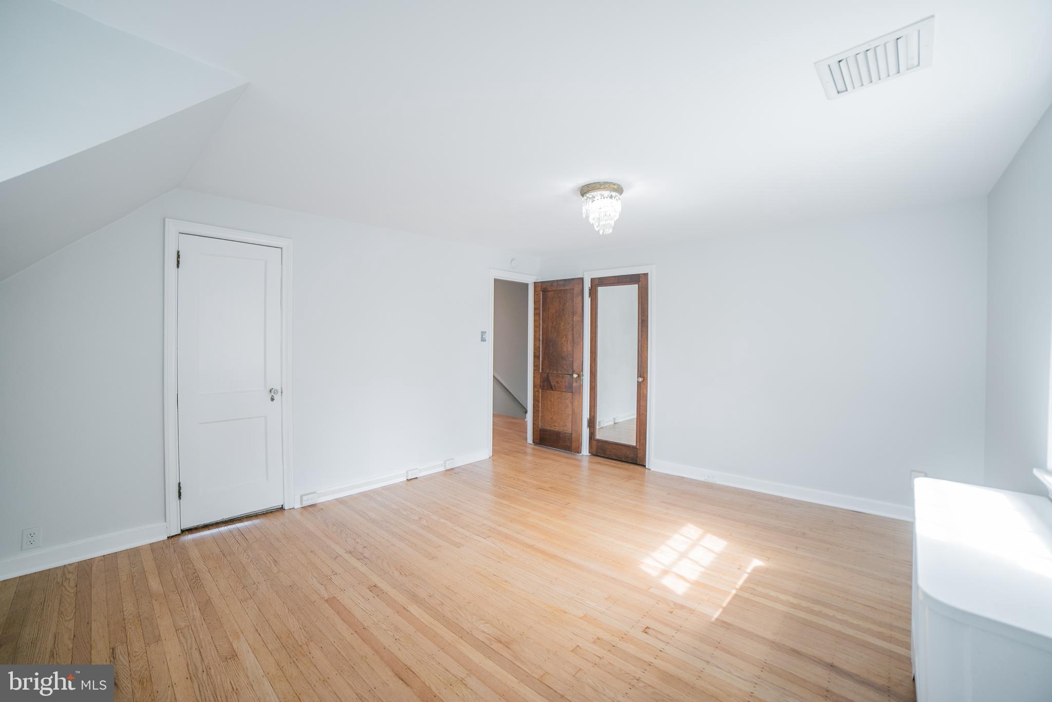 WYNNEWOOD PARK - Residential