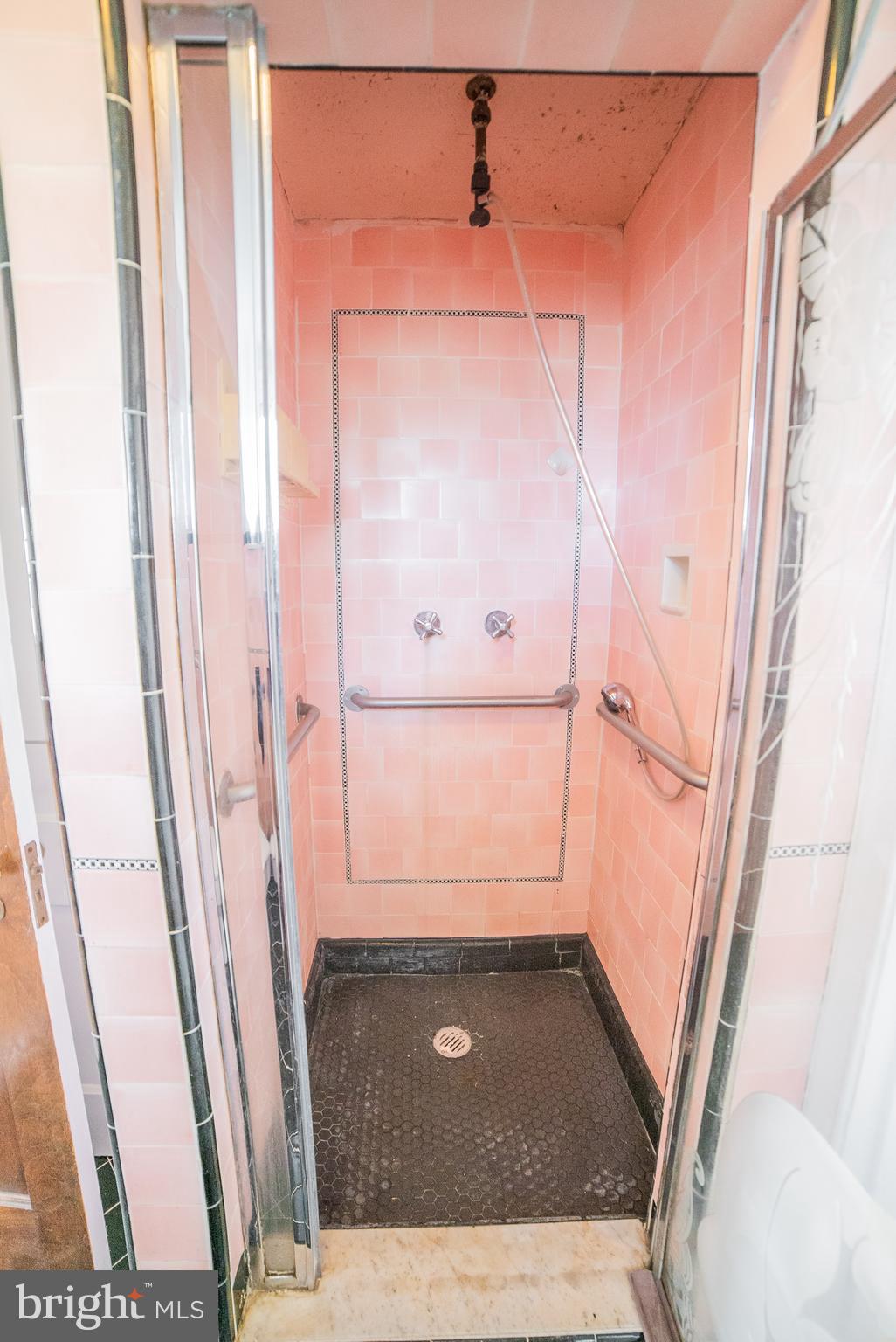 WYNNEWOOD PARK - Residential