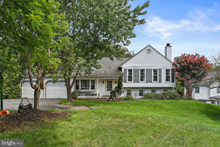 Diamond in the Rough in highly sought after Rocky Run.    Excellent opportunity for someone handy, investors, and flippers! Great bones, needs cosmetic work. Many possibilities to build sweat equity or fix flip for a profit. AS-IS sale.