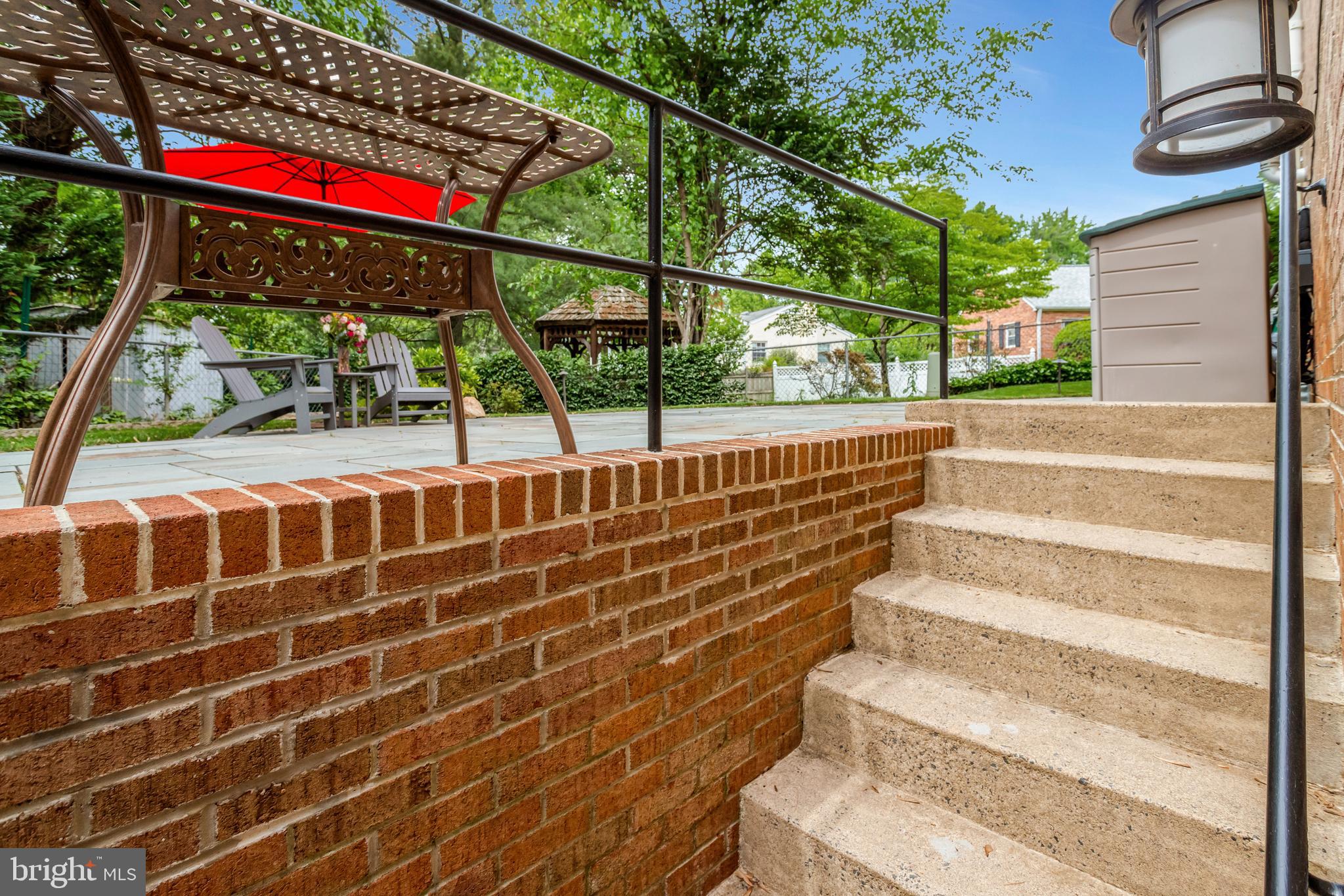 OVER LEE KNOLLS - Residential