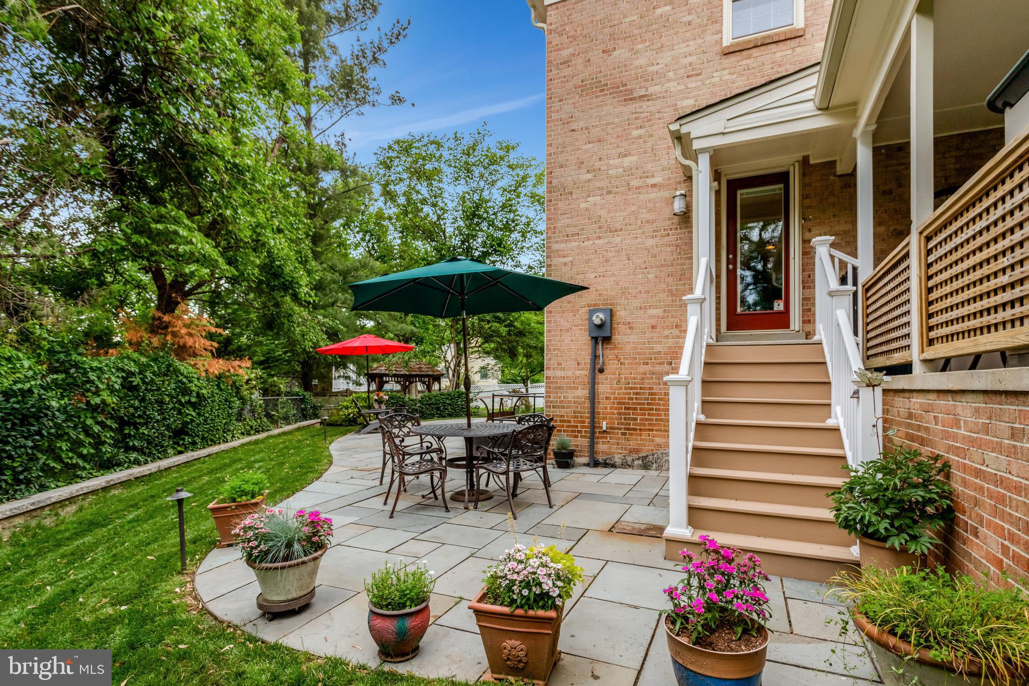 OVER LEE KNOLLS - Residential