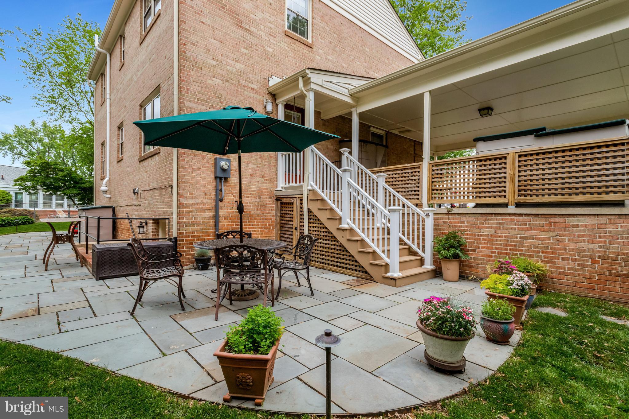 OVER LEE KNOLLS - Residential