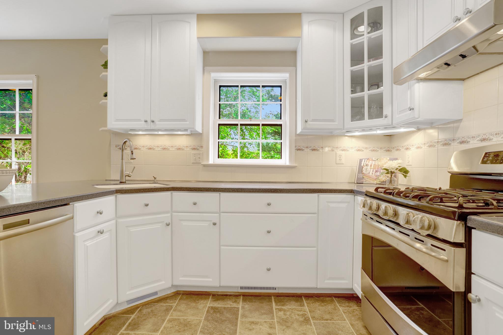 OVER LEE KNOLLS - Residential