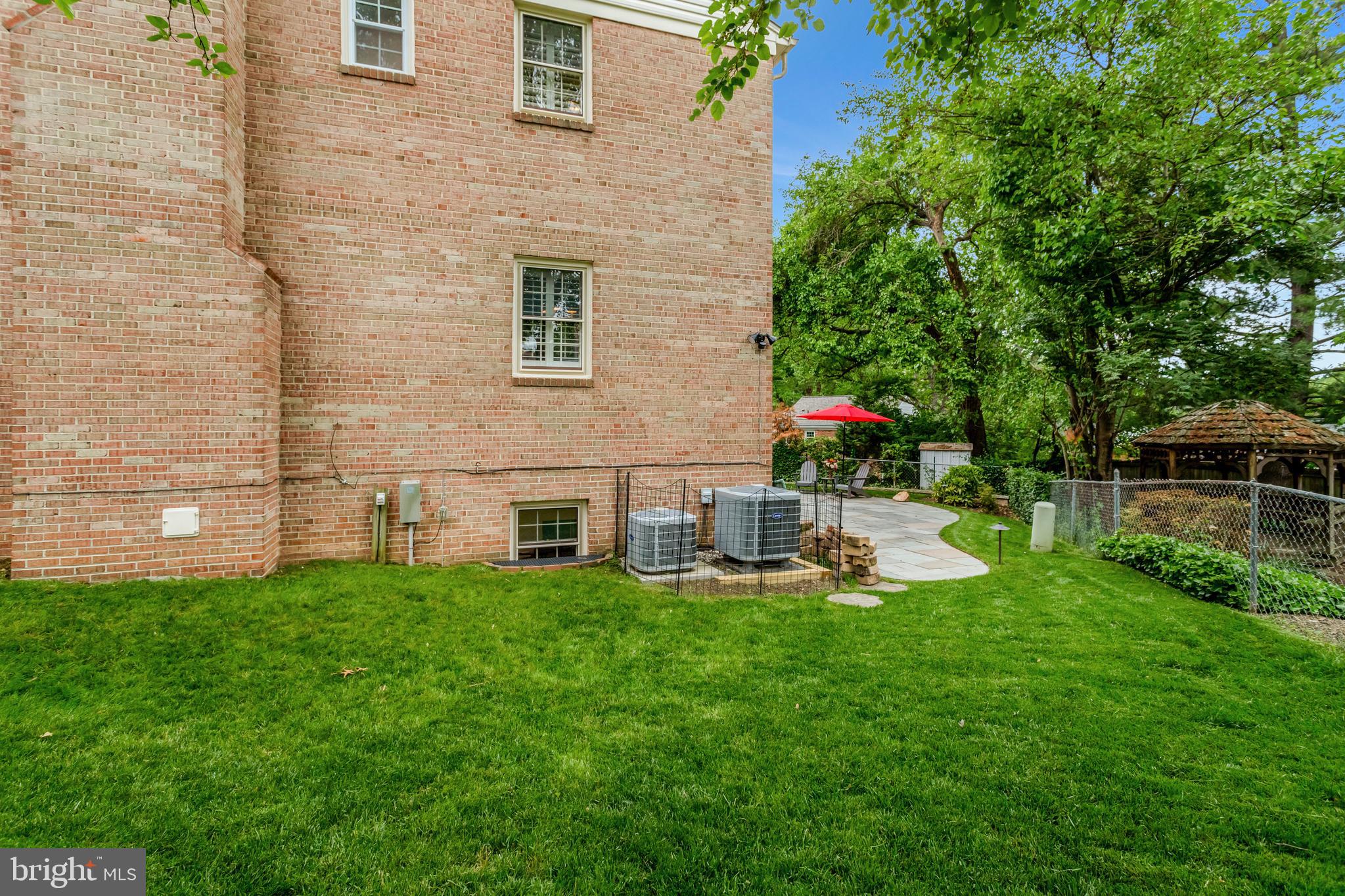 OVER LEE KNOLLS - Residential