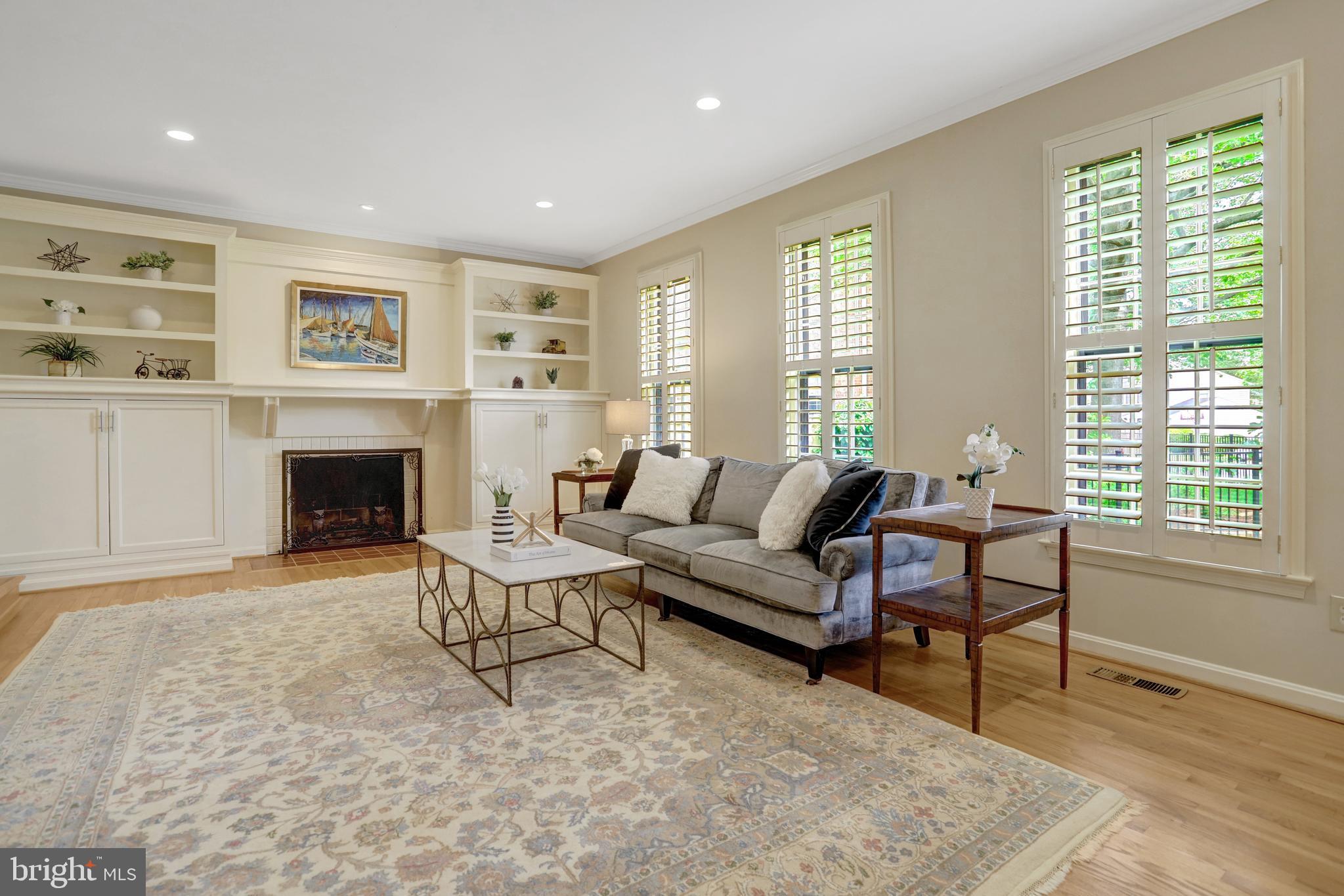 OVER LEE KNOLLS - Residential