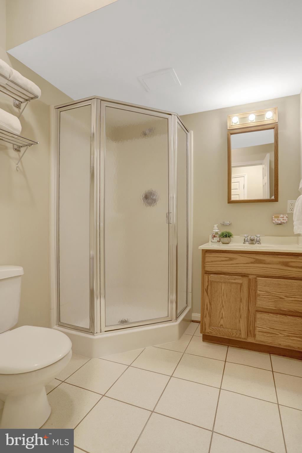 OVER LEE KNOLLS - Residential