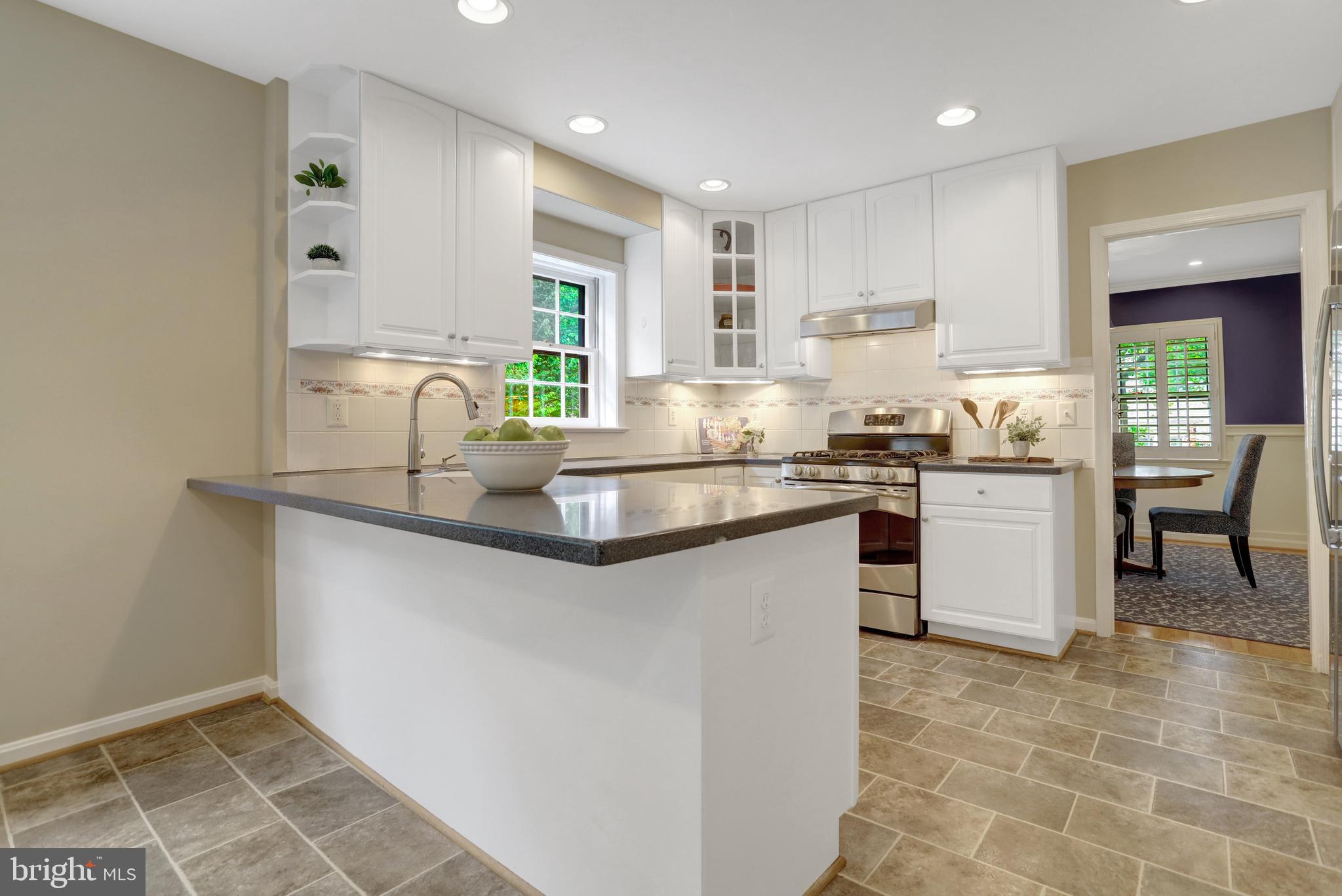 OVER LEE KNOLLS - Residential