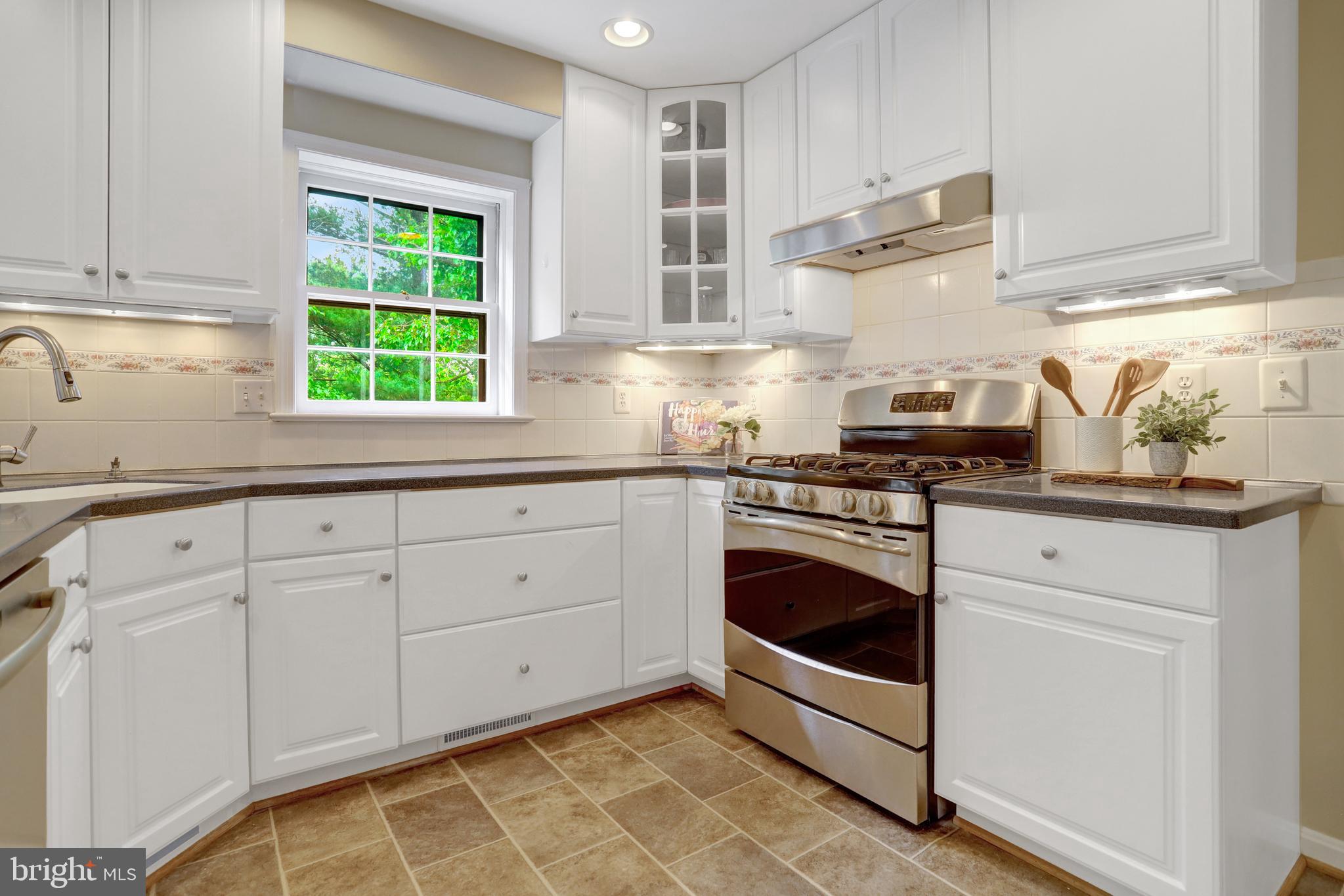 OVER LEE KNOLLS - Residential