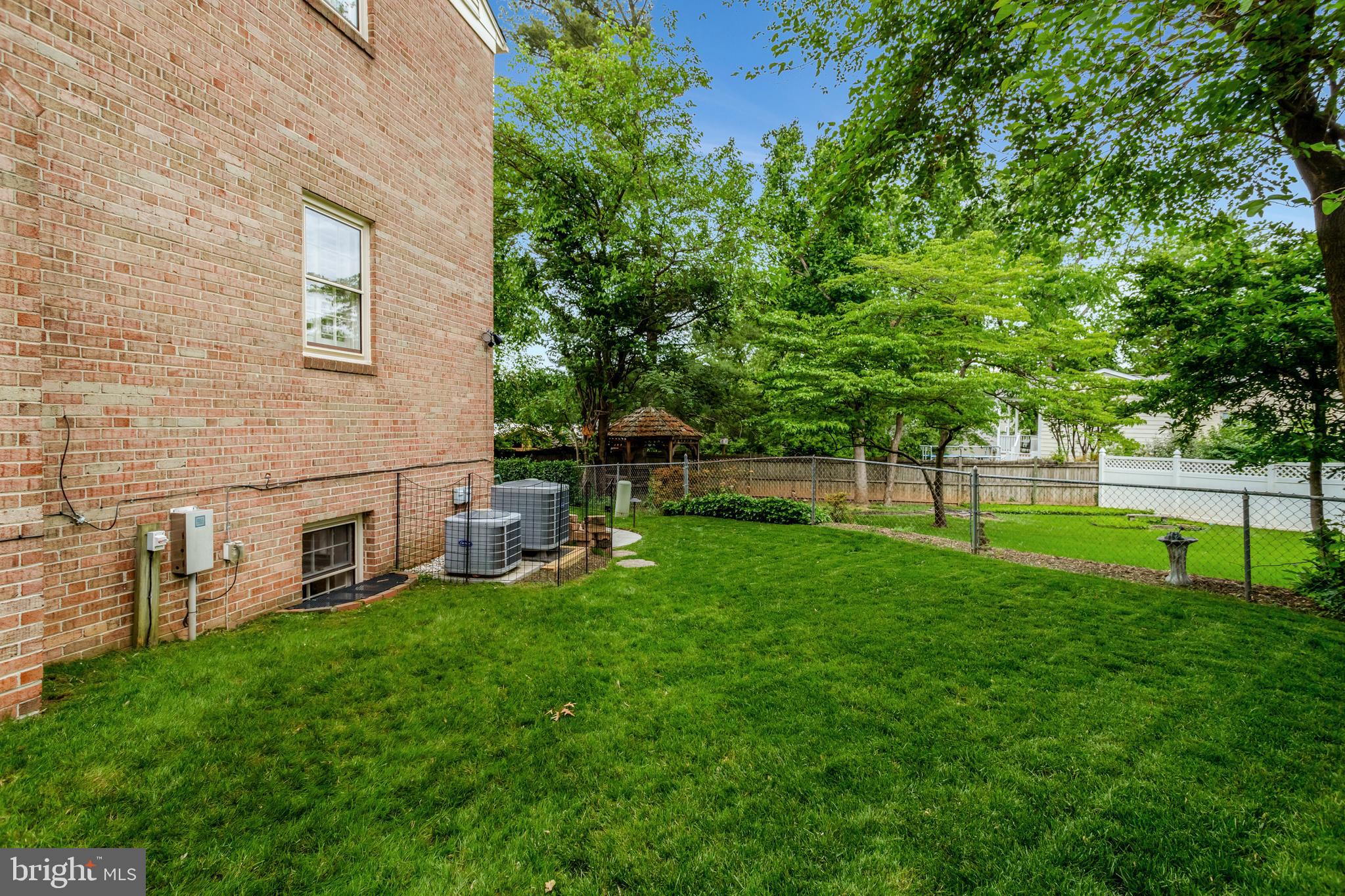 OVER LEE KNOLLS - Residential