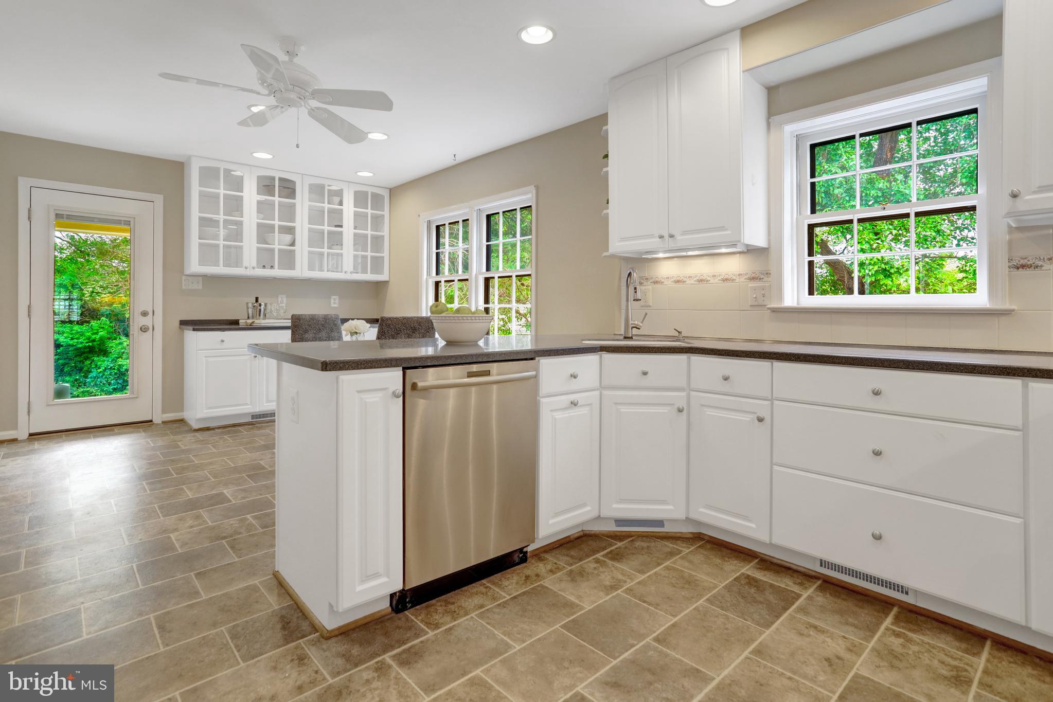 OVER LEE KNOLLS - Residential