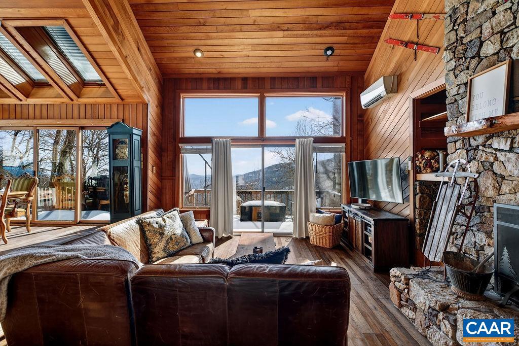 WINTERGREEN RESORT - Residential