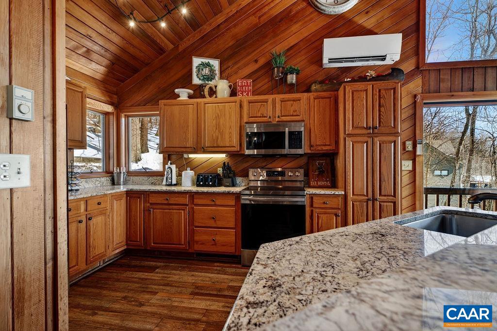 WINTERGREEN RESORT - Residential