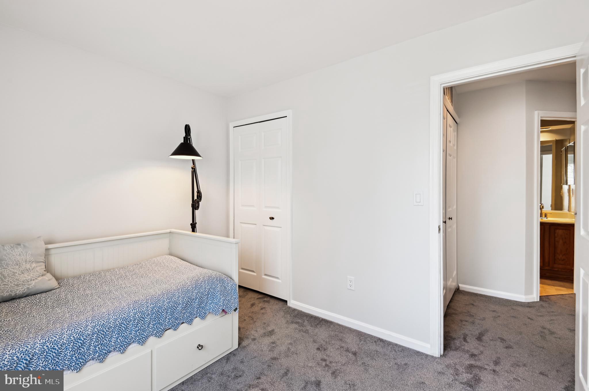 HUNT MEADOW - Residential