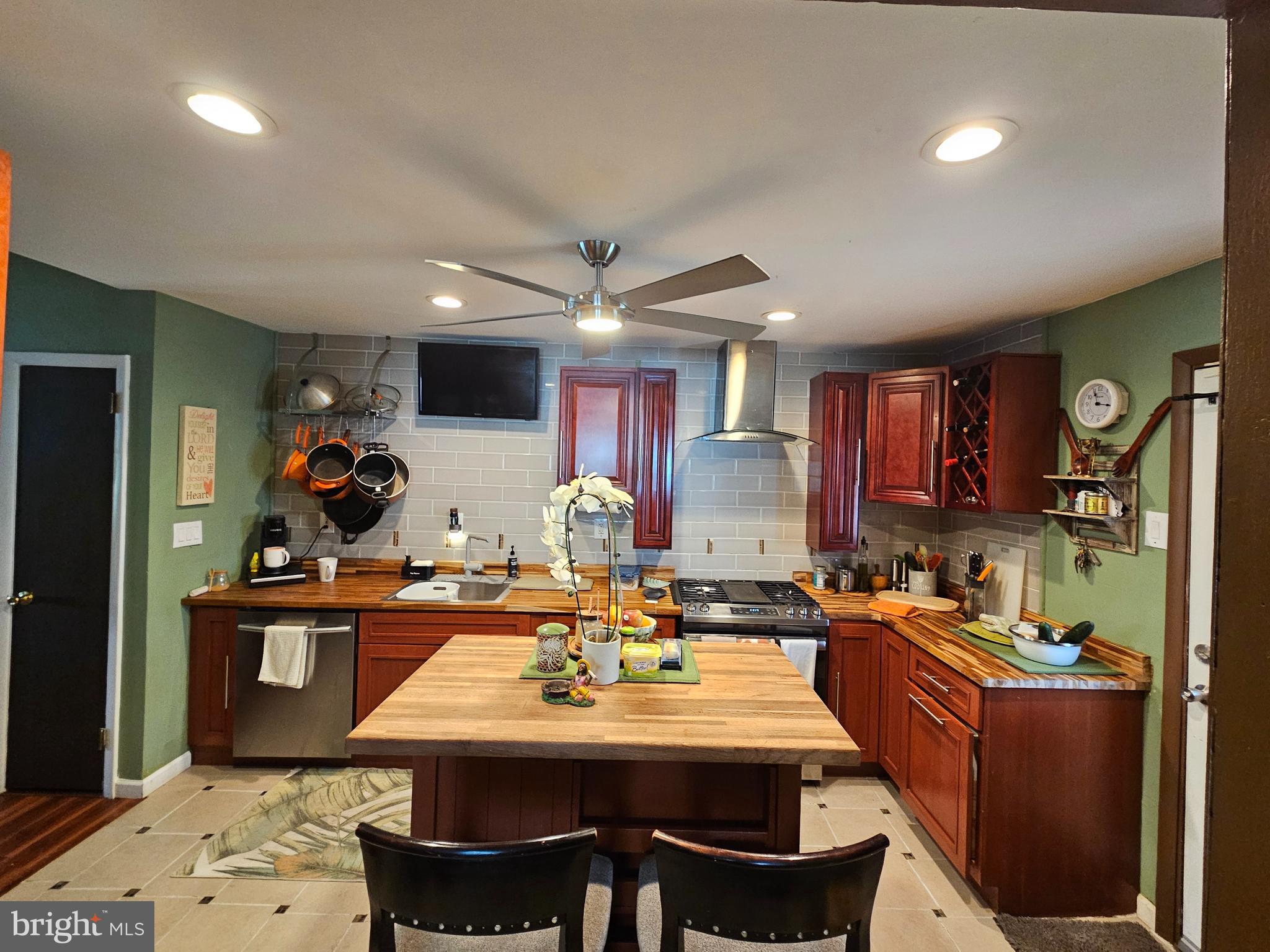 710 SMITH LANE
