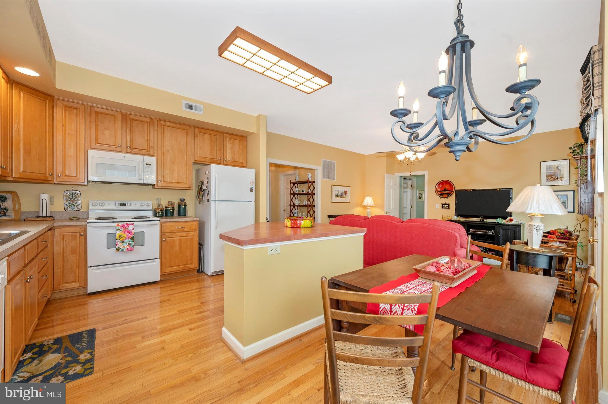 FOXFIELD AT MIDDLETOWN - Residential