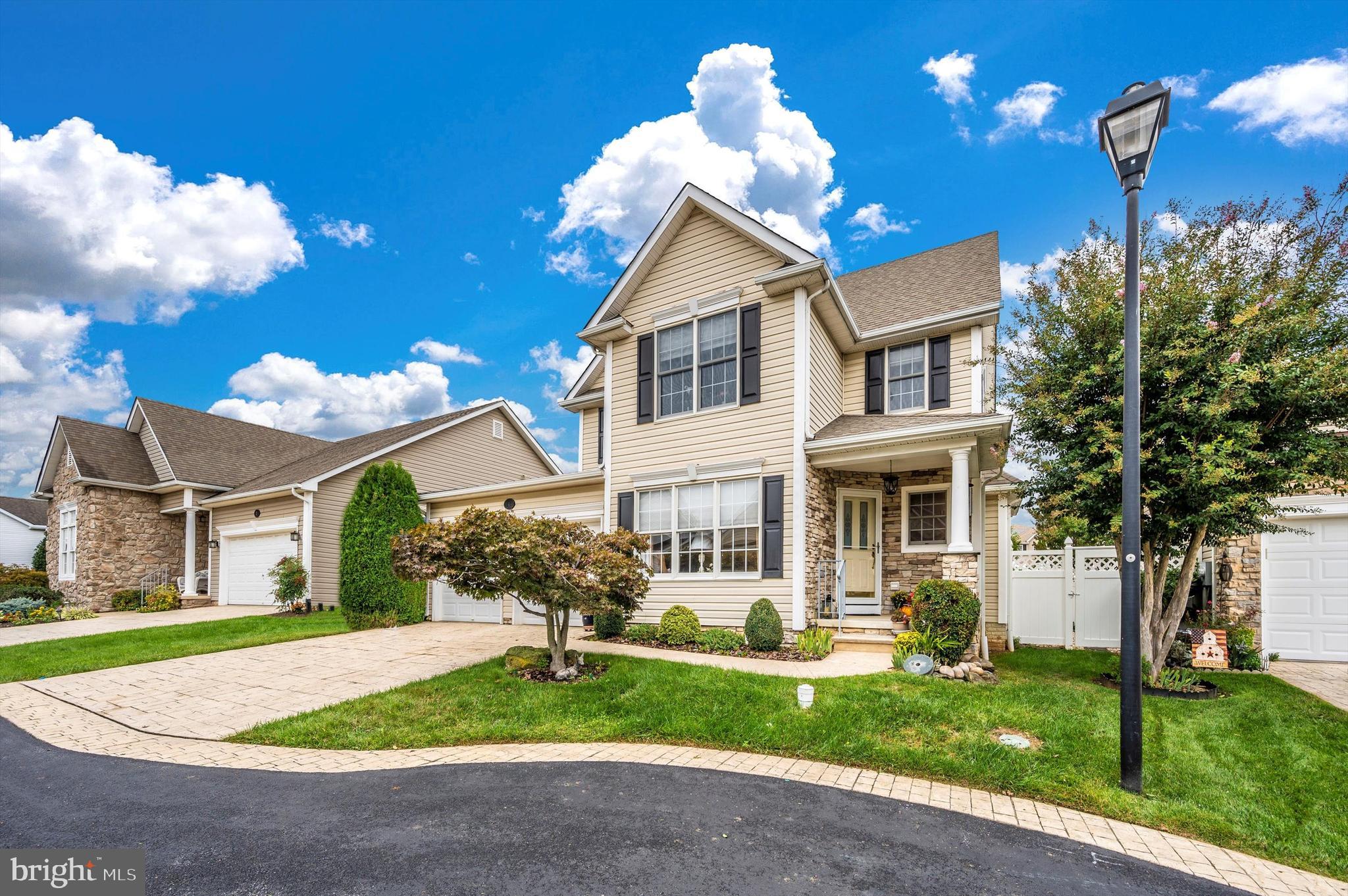 FOXFIELD AT MIDDLETOWN - Residential