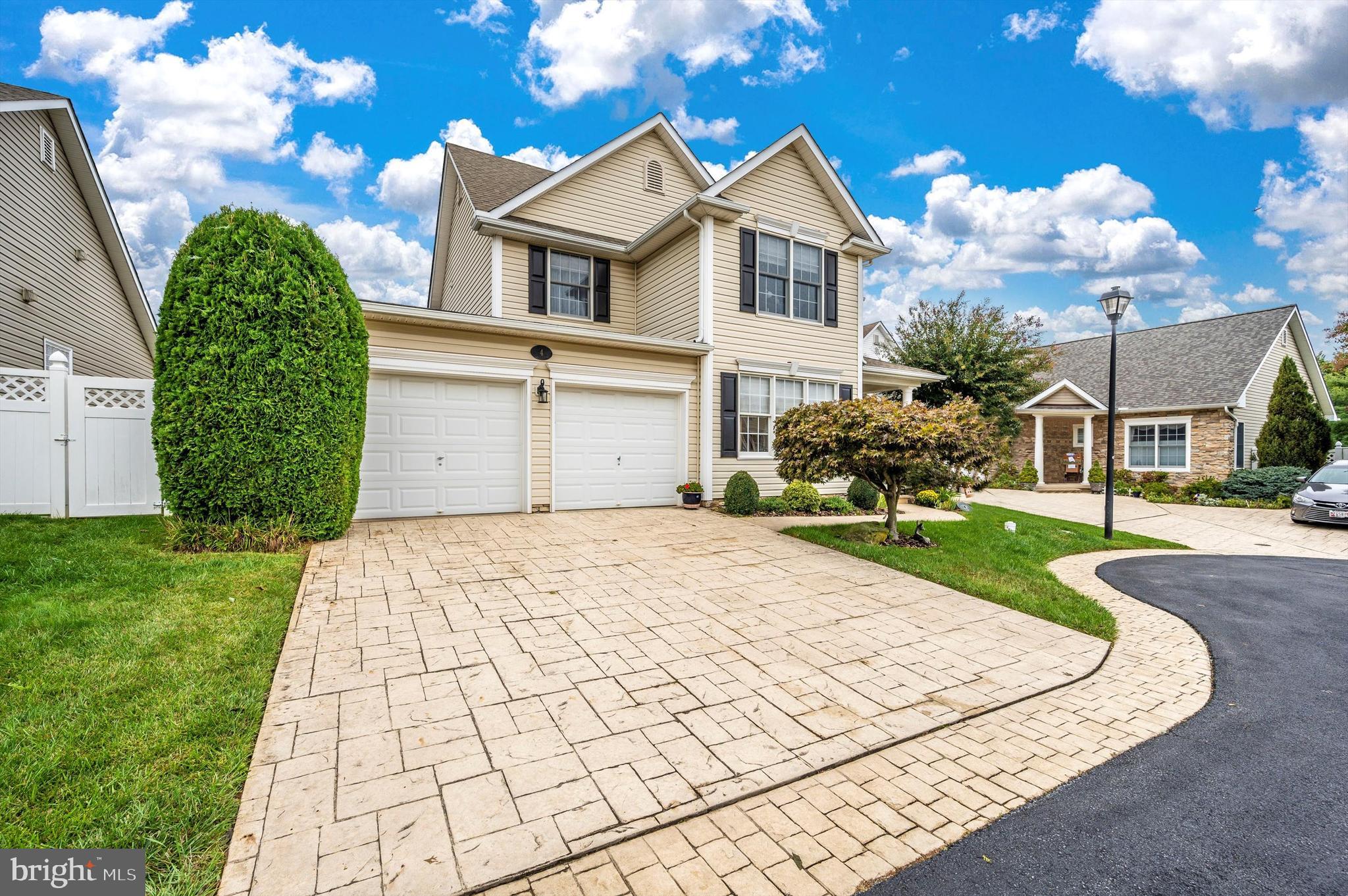 FOXFIELD AT MIDDLETOWN - Residential