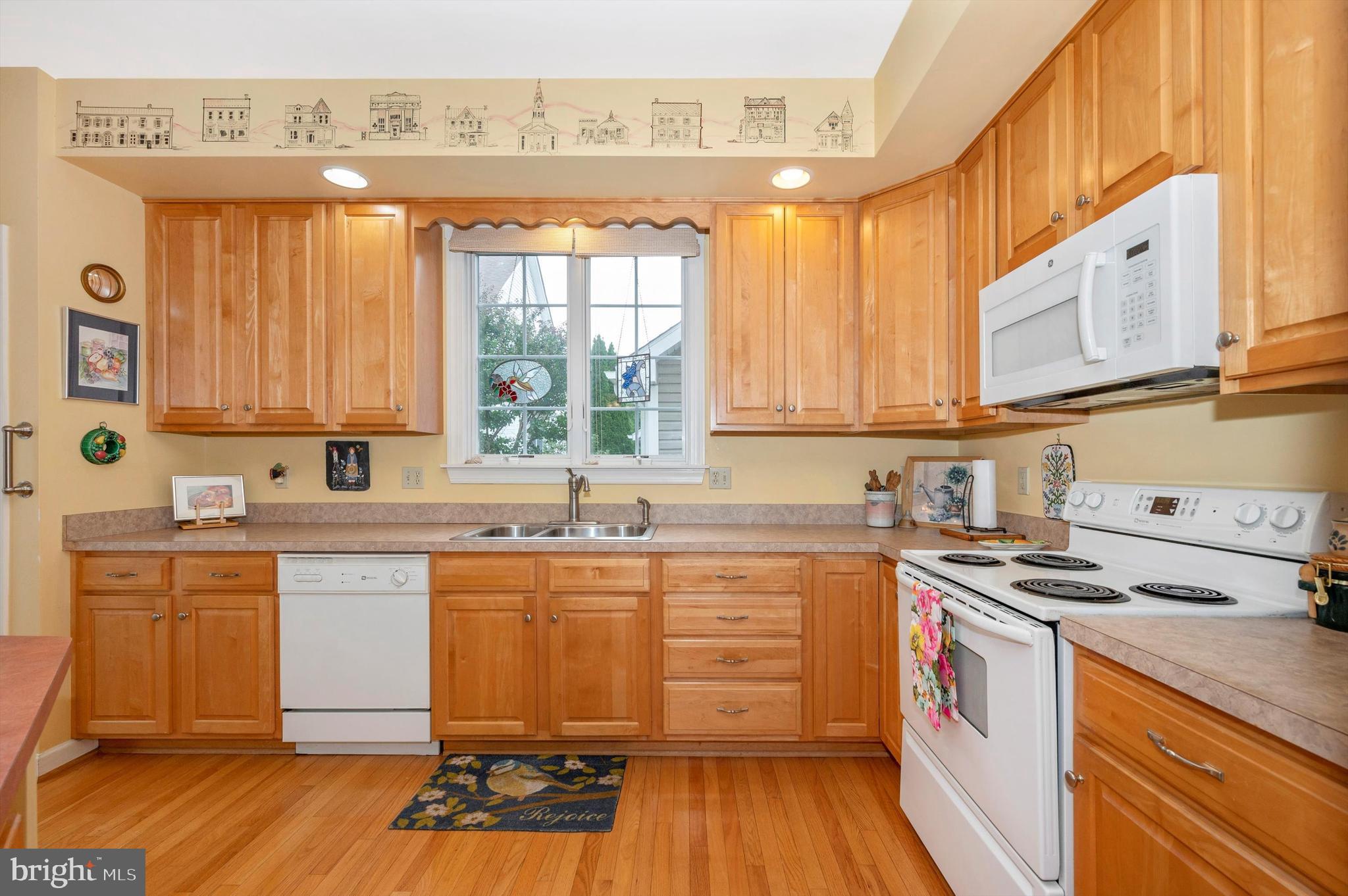 FOXFIELD AT MIDDLETOWN - Residential