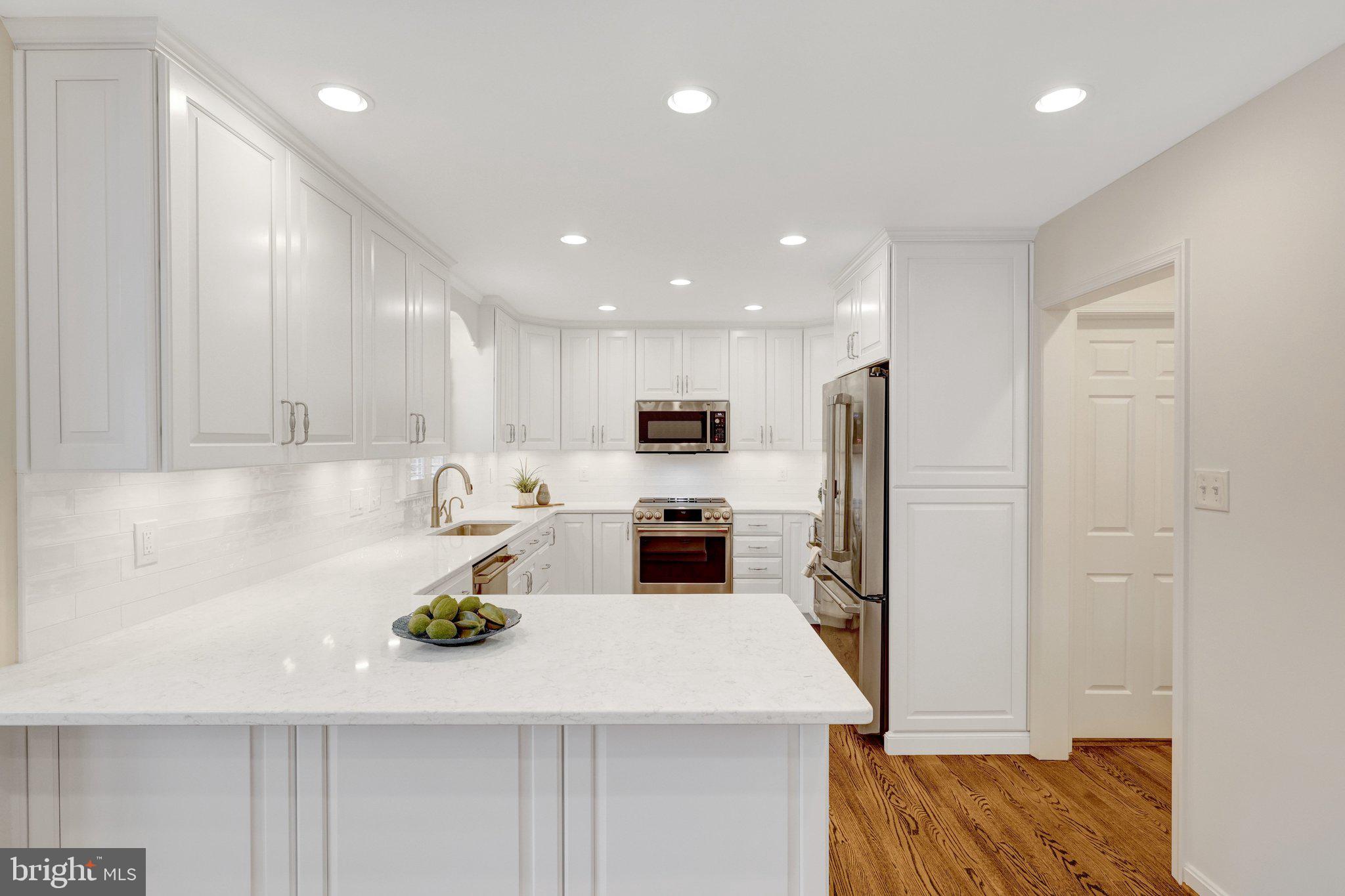 HOLLY KNOLL - Residential