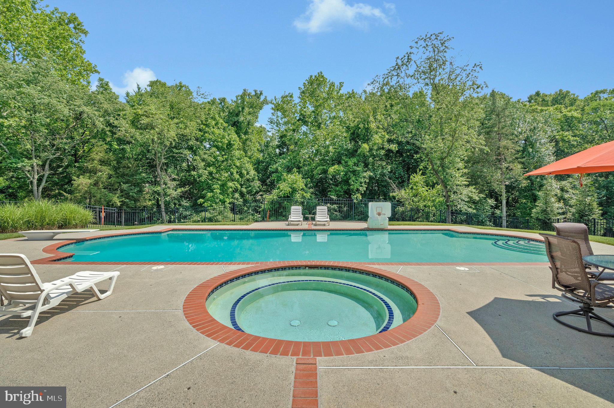 HOLLY KNOLL - Residential