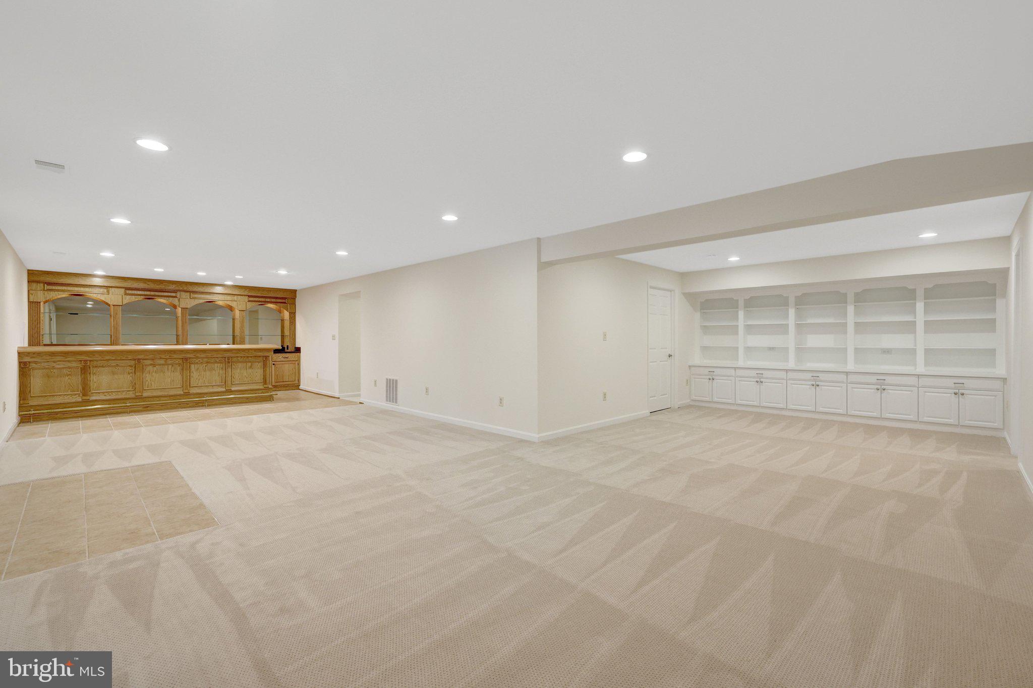 HOLLY KNOLL - Residential