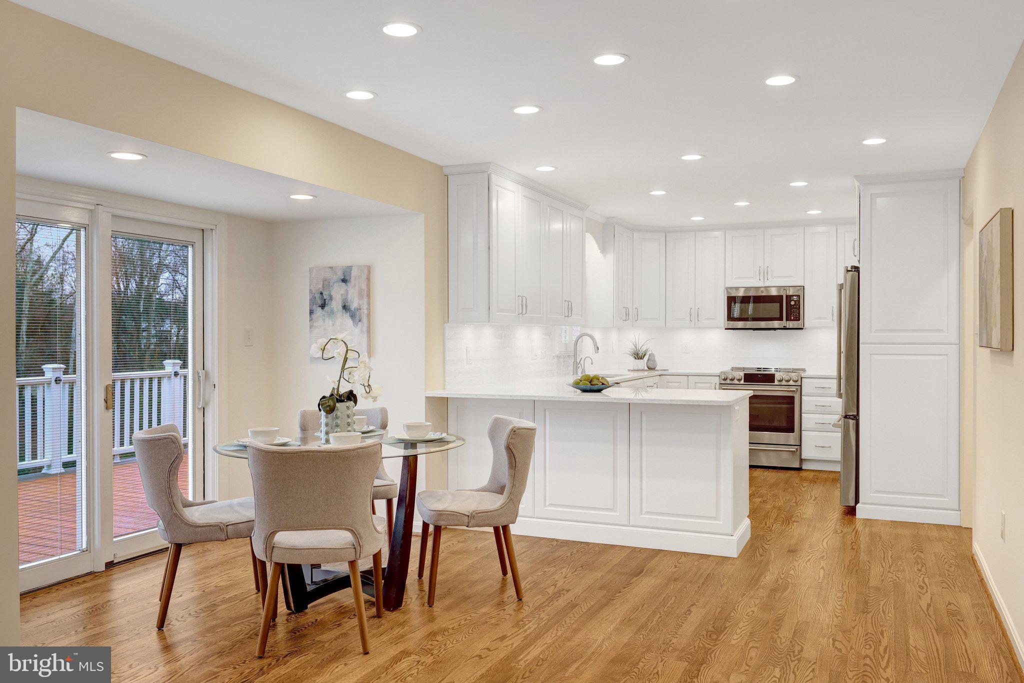 HOLLY KNOLL - Residential