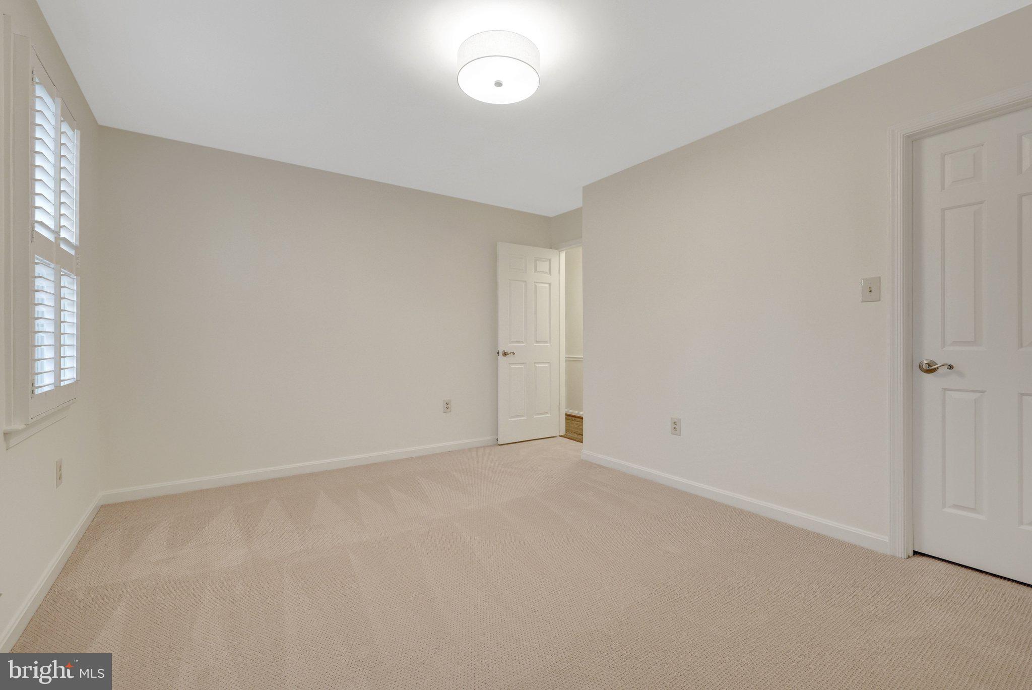 HOLLY KNOLL - Residential