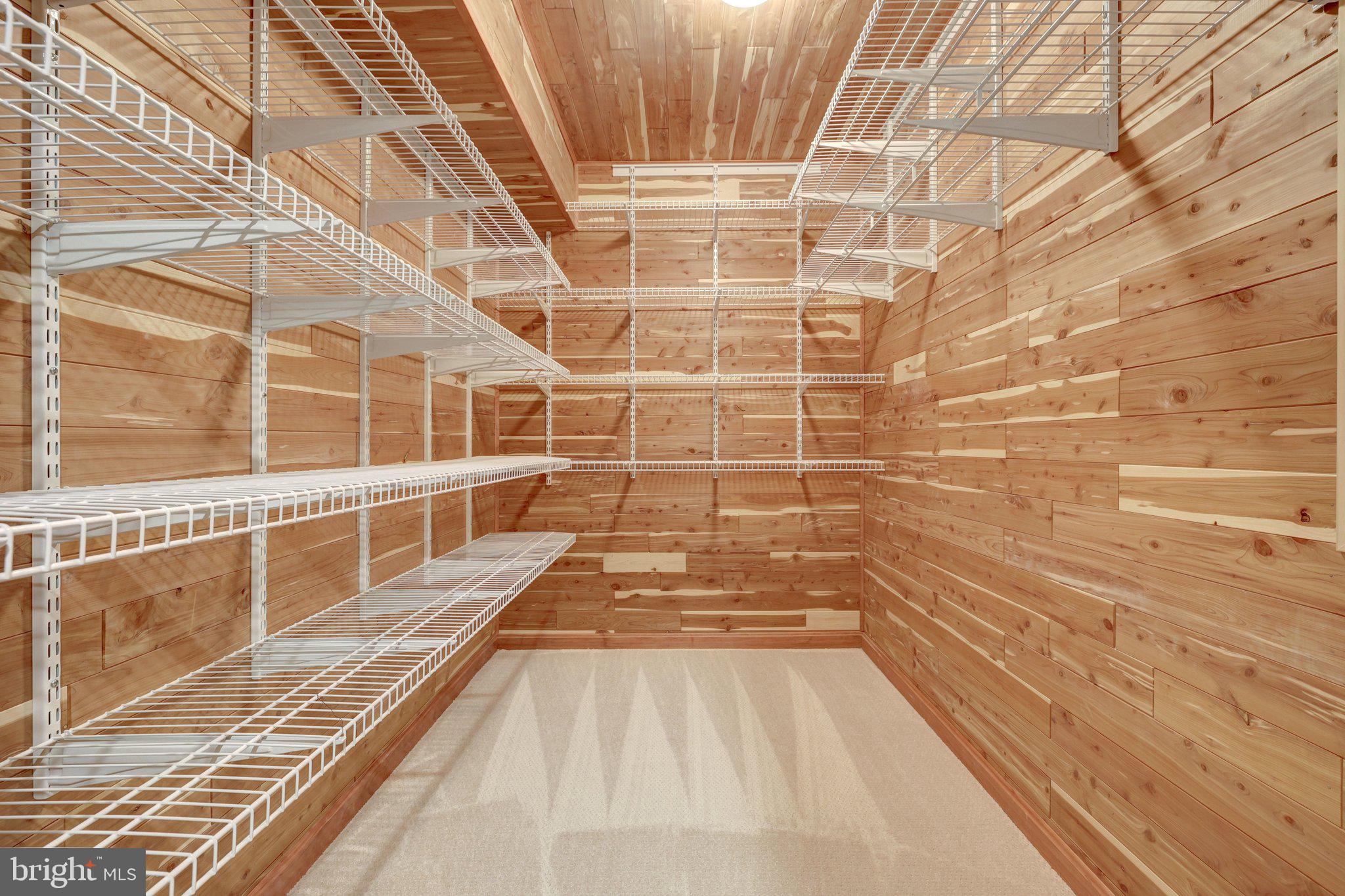 HOLLY KNOLL - Residential