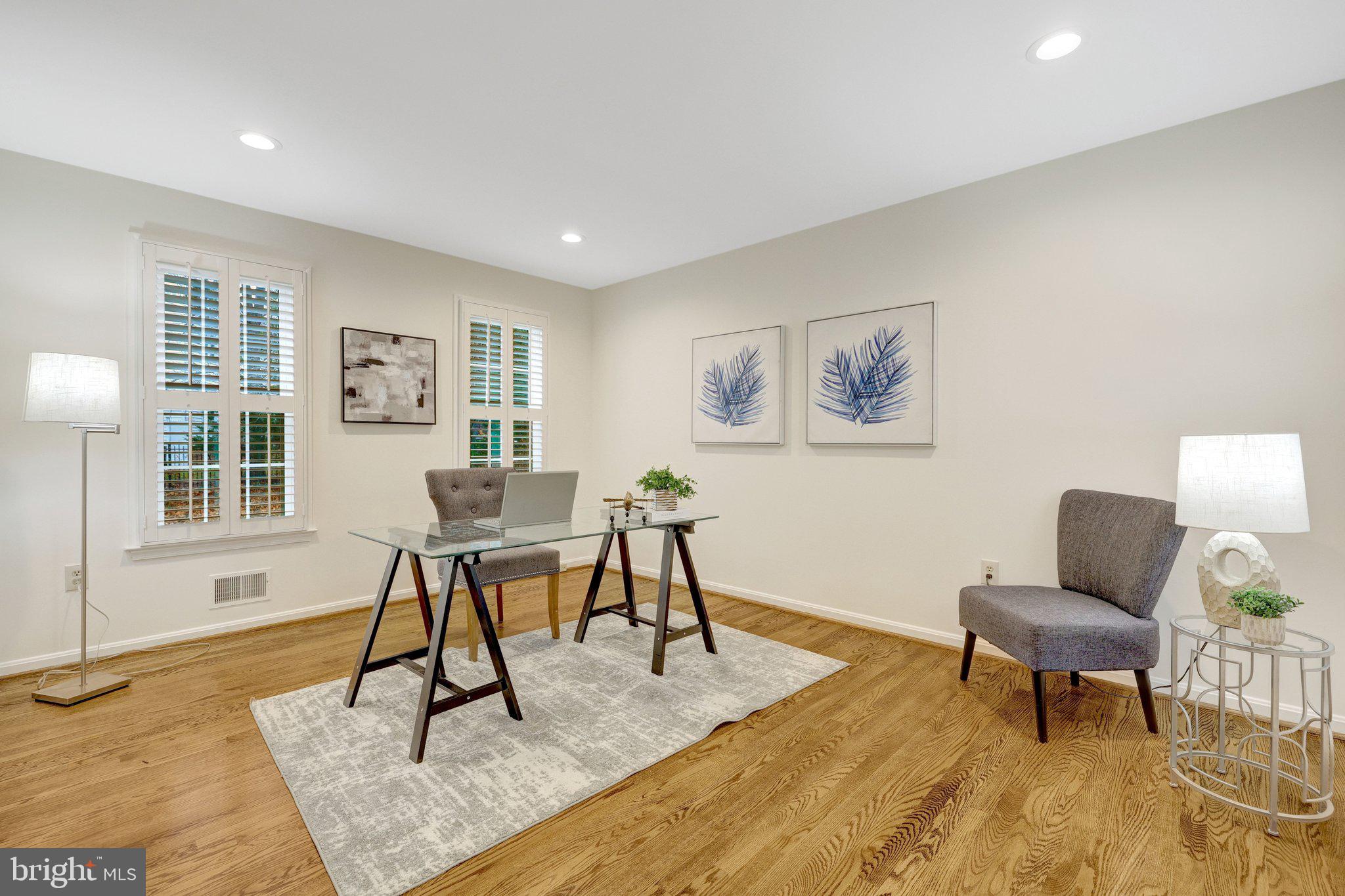 HOLLY KNOLL - Residential