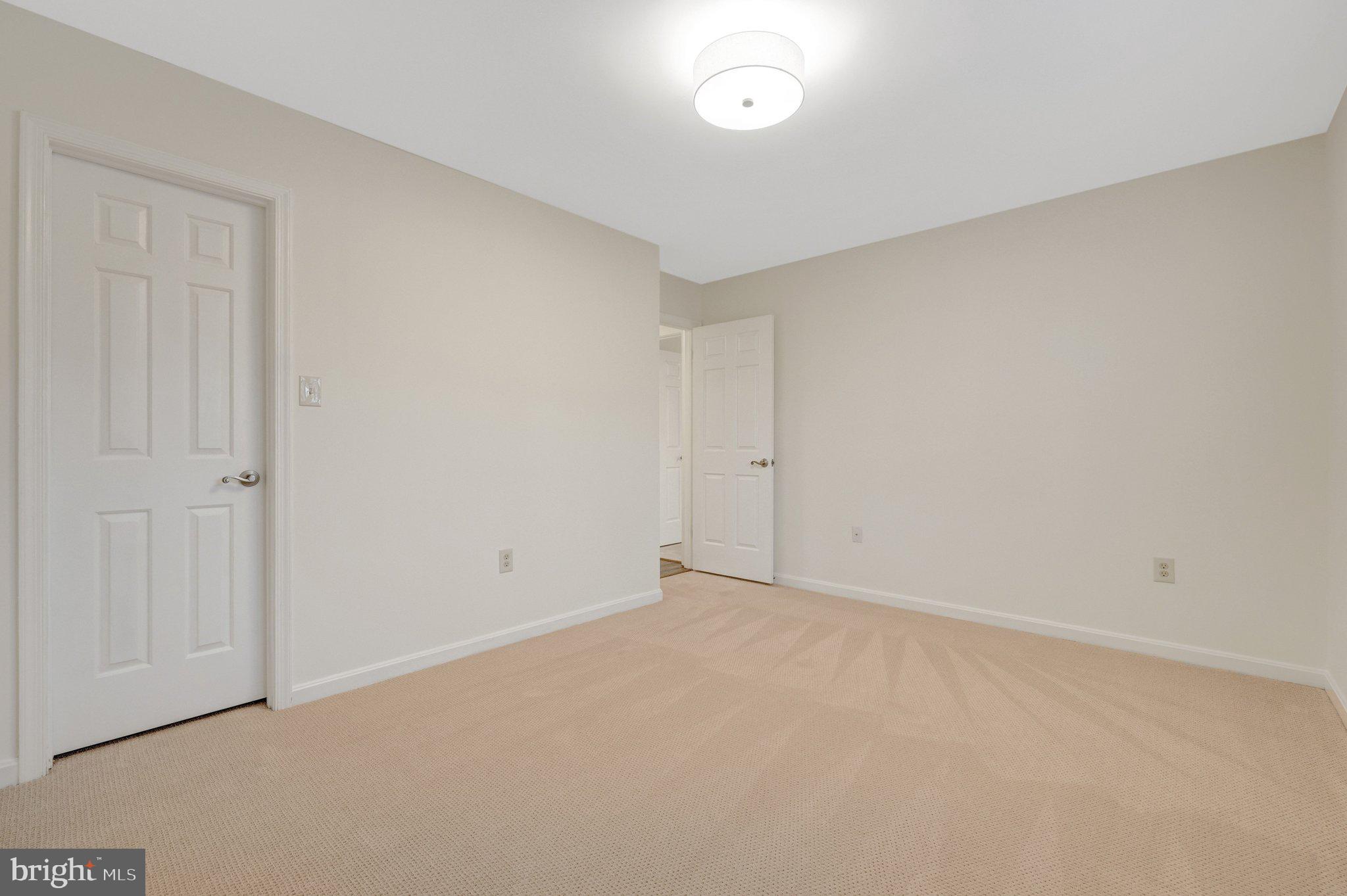 HOLLY KNOLL - Residential