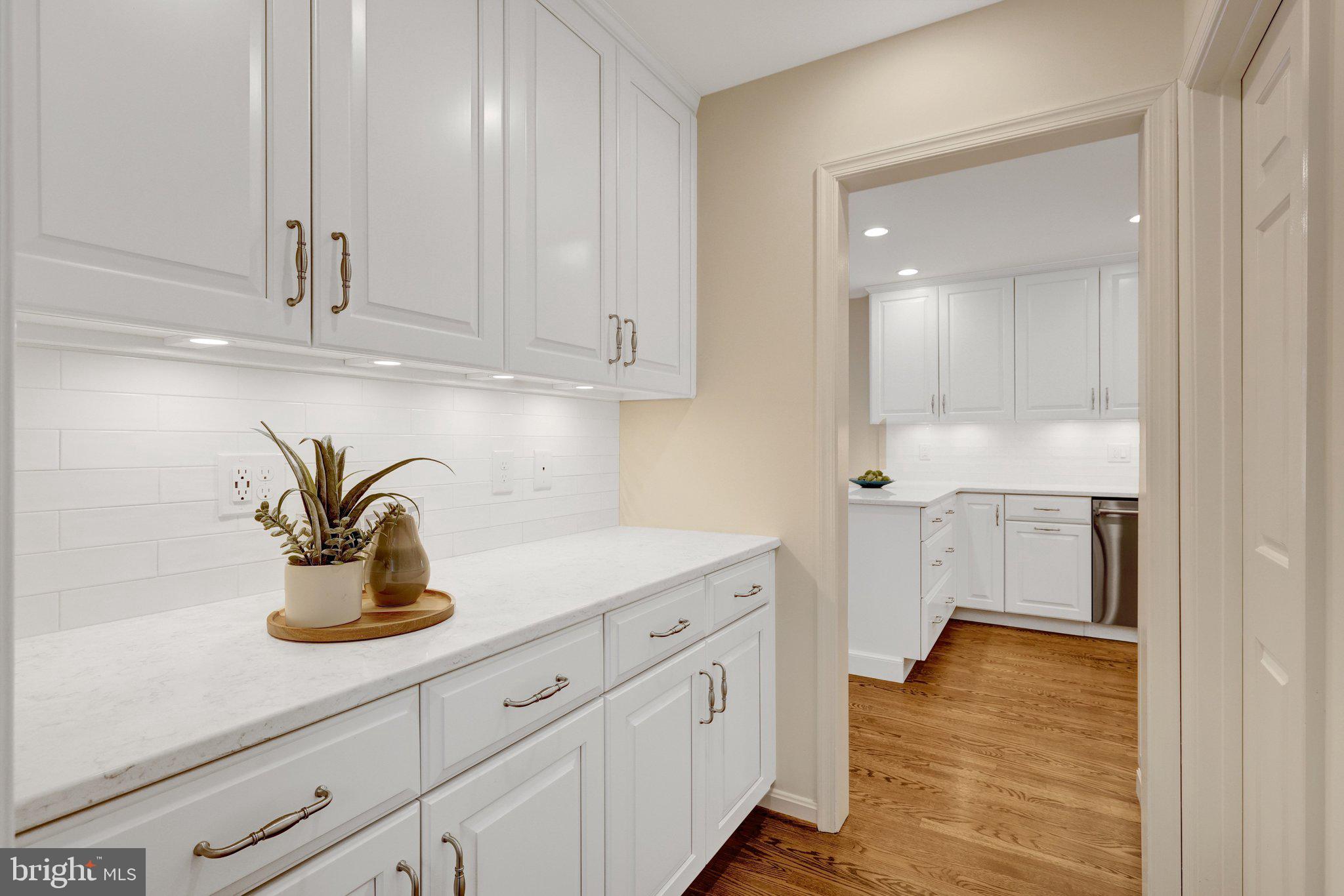 HOLLY KNOLL - Residential