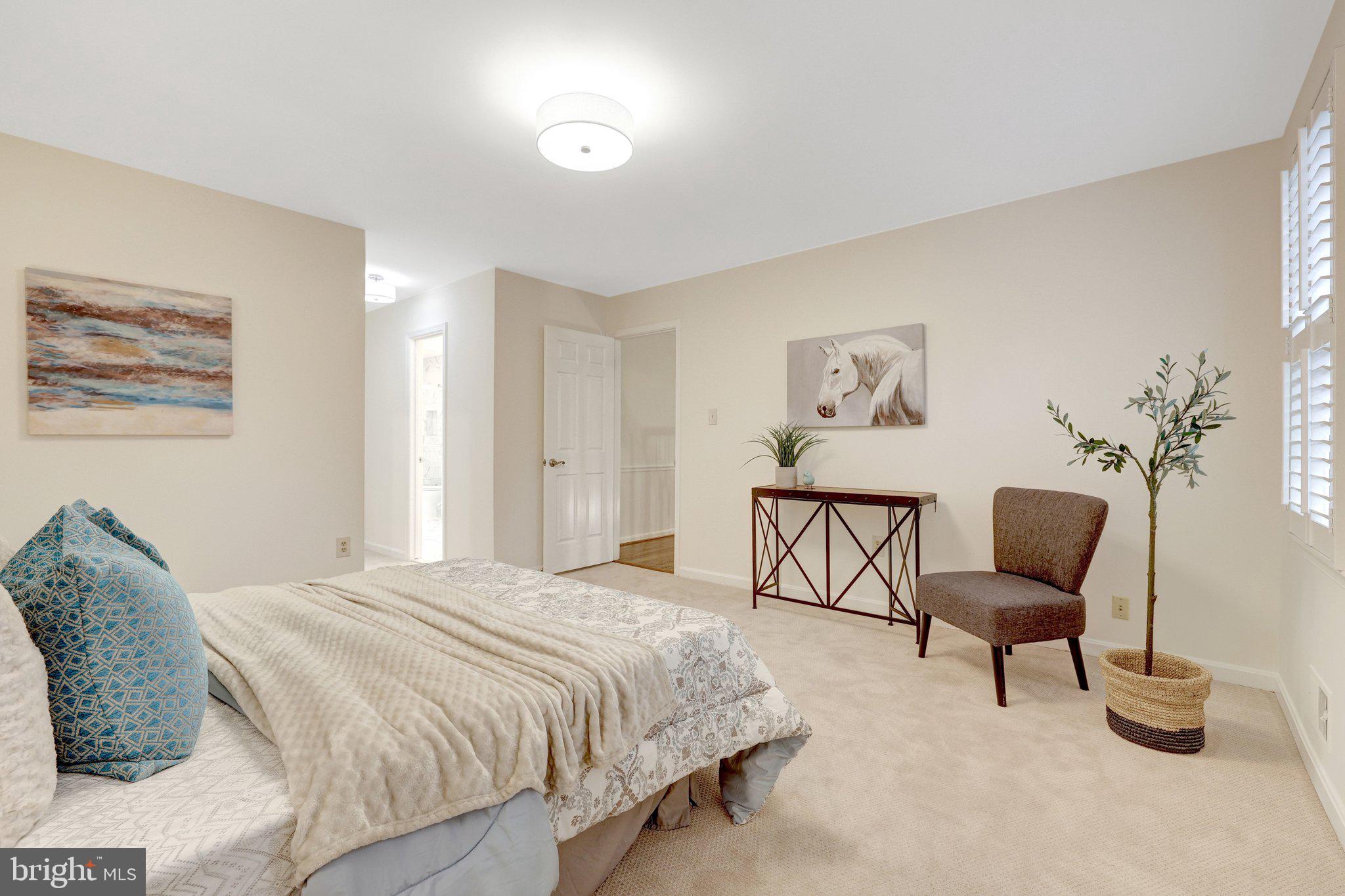 HOLLY KNOLL - Residential