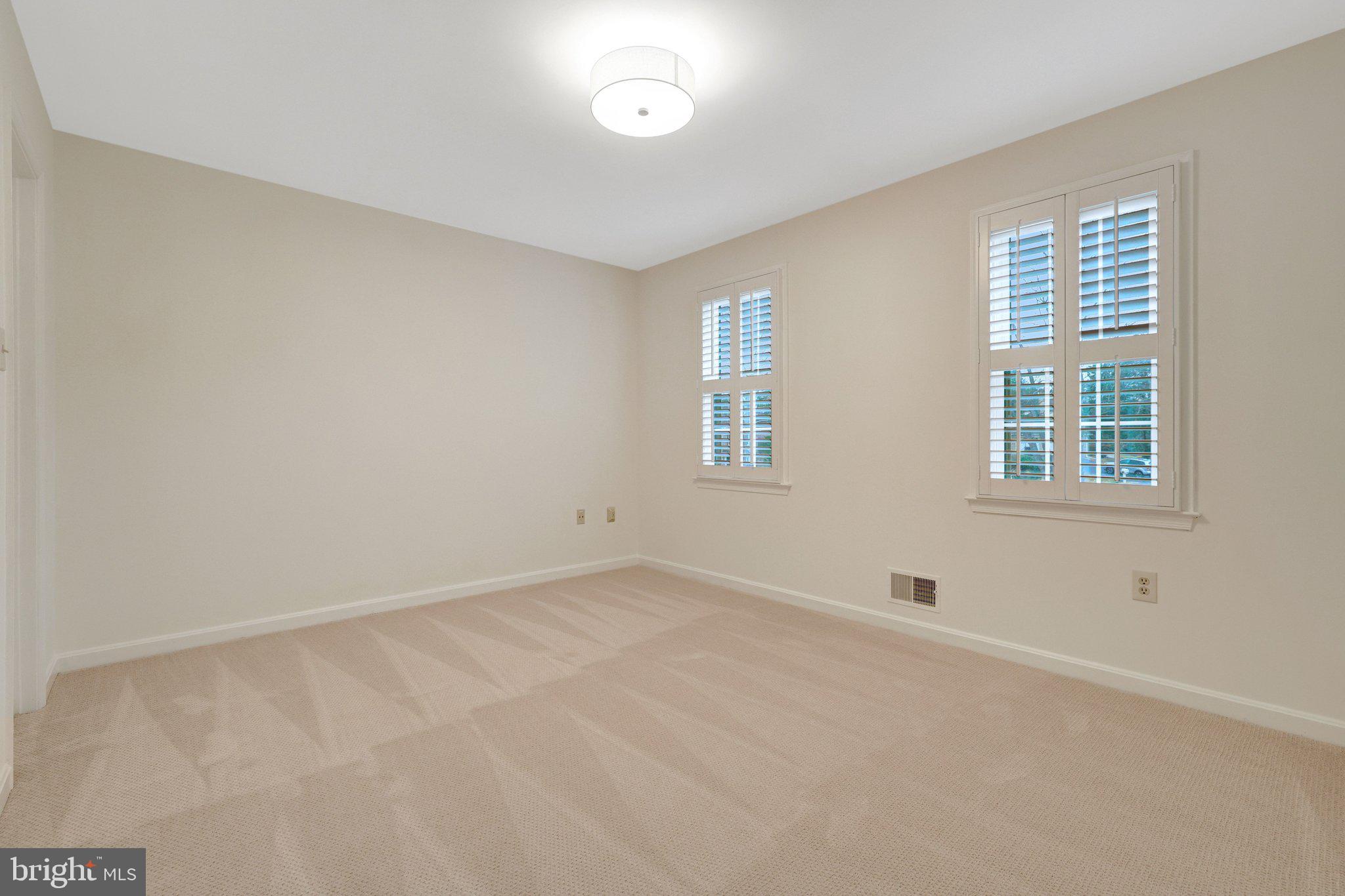 HOLLY KNOLL - Residential