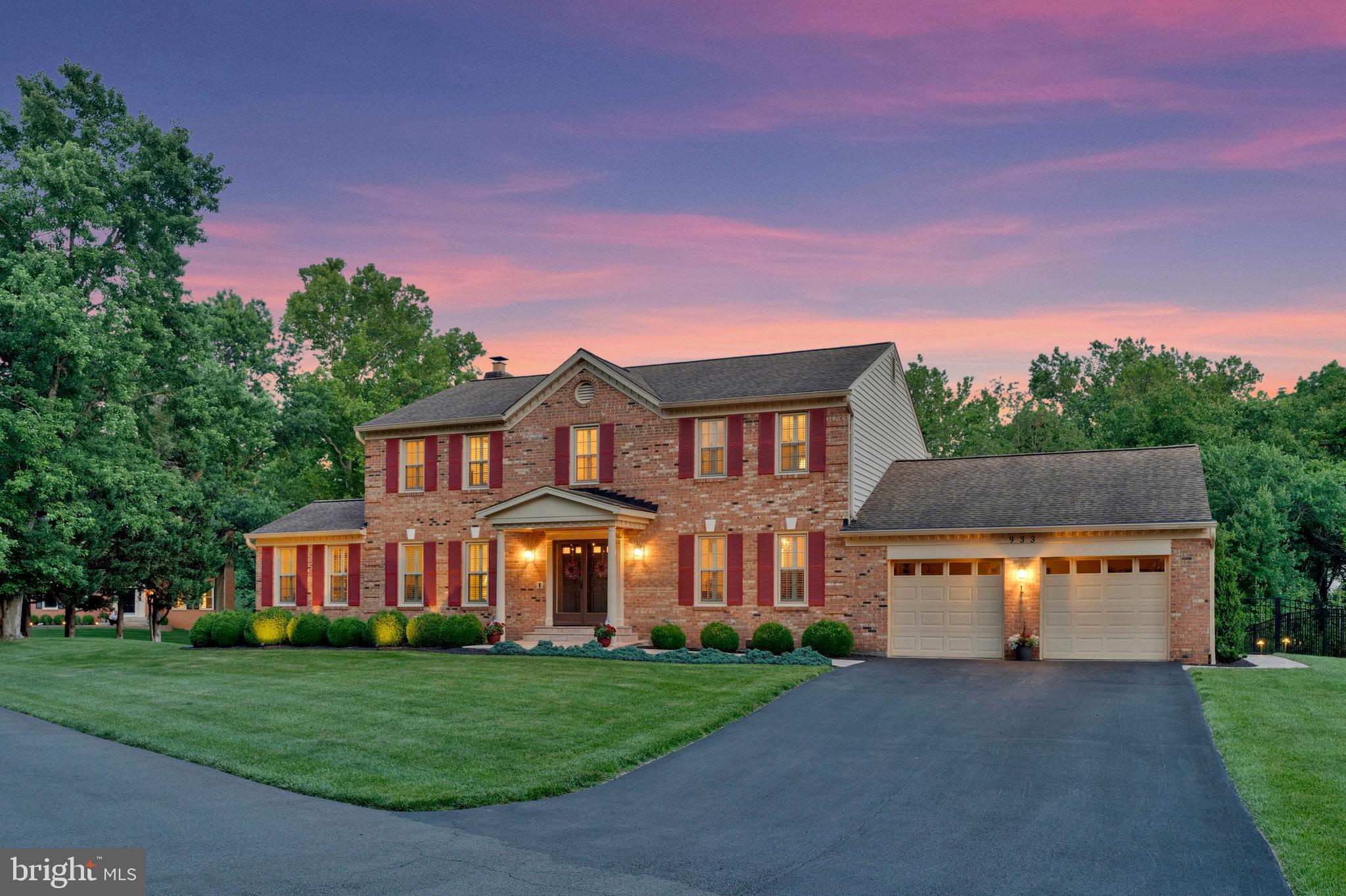 HOLLY KNOLL - Residential